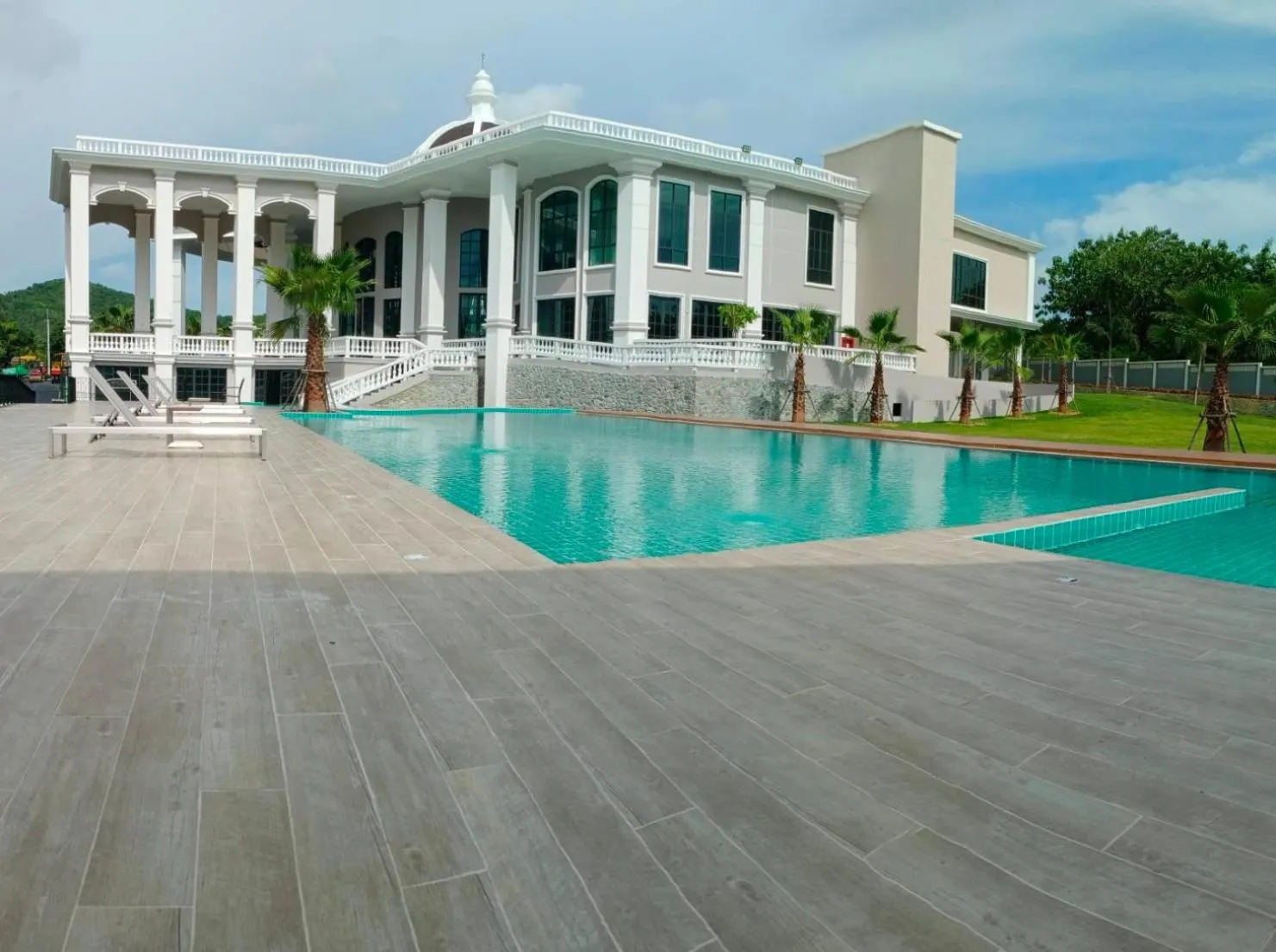 Swimming pool in Grand Lord Hotel & Residence - Pattaya