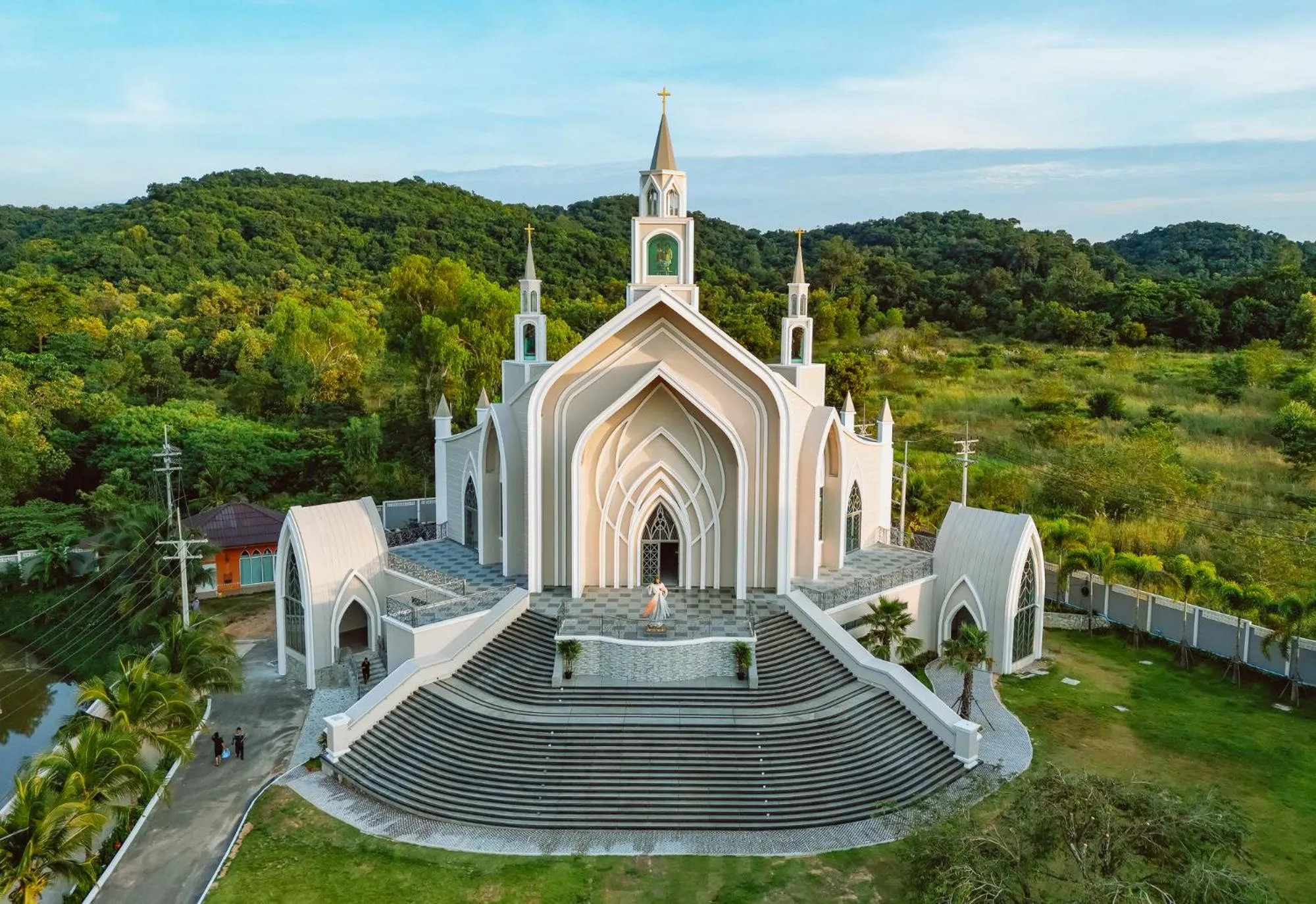 Property building in Grand Lord Hotel & Residence - Pattaya