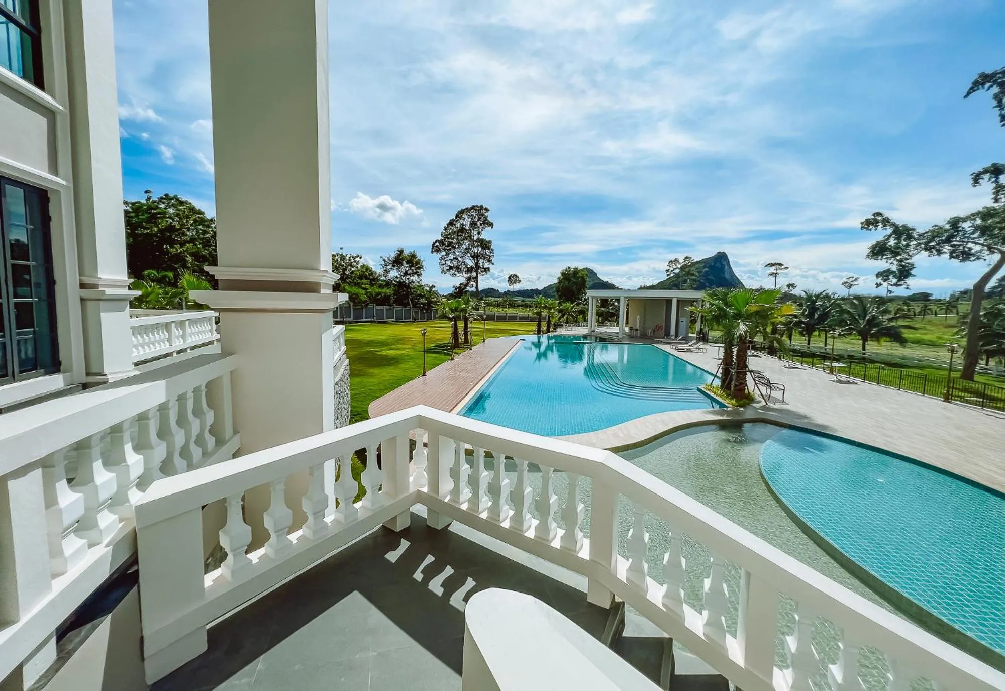 Swimming pool in Grand Lord Hotel & Residence - Pattaya