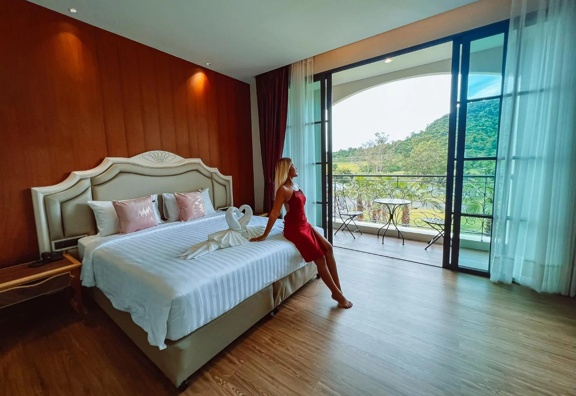 Bedroom, Bed in Grand Lord Hotel & Residence - Pattaya