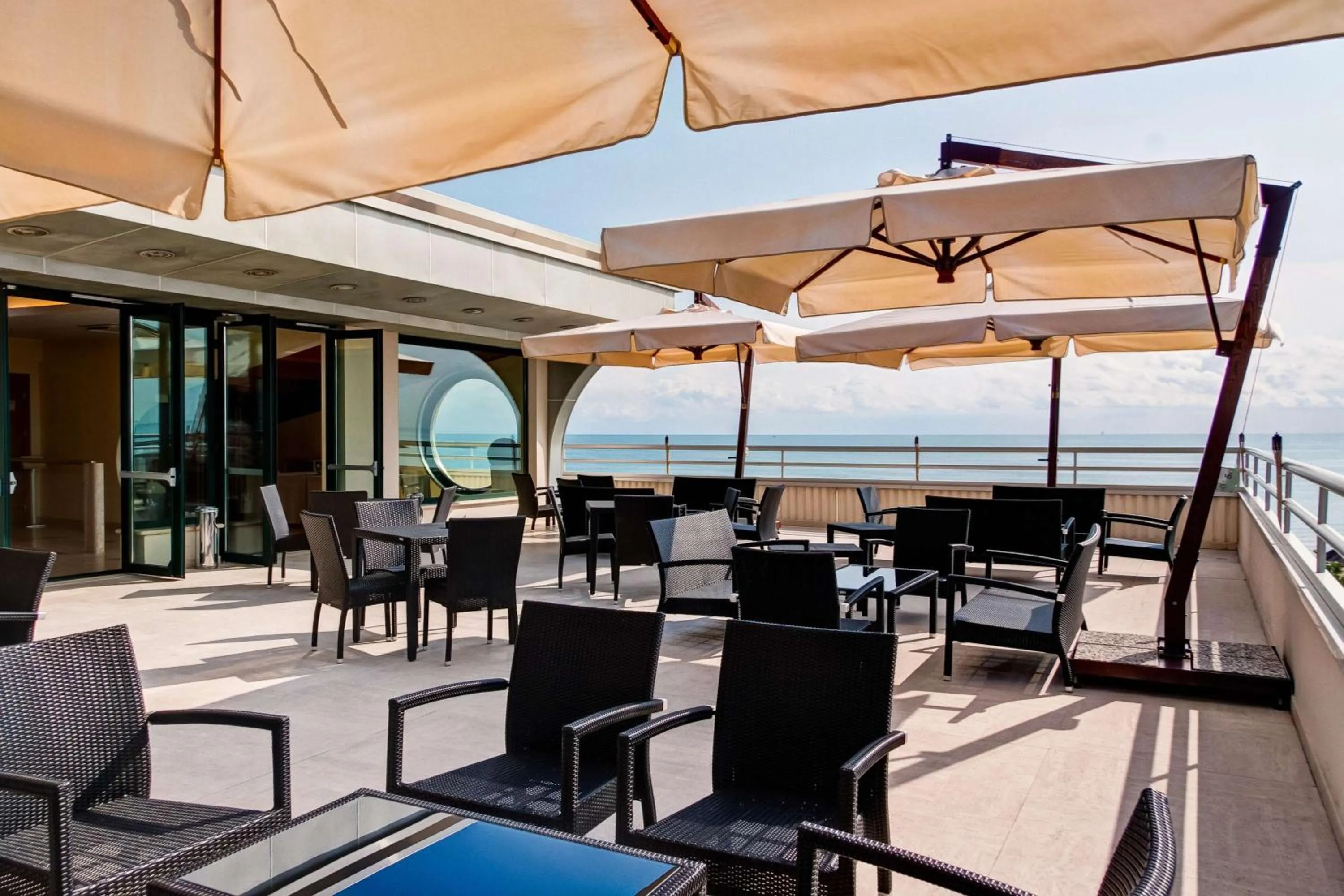 Patio in Hotel Europa Beach Village