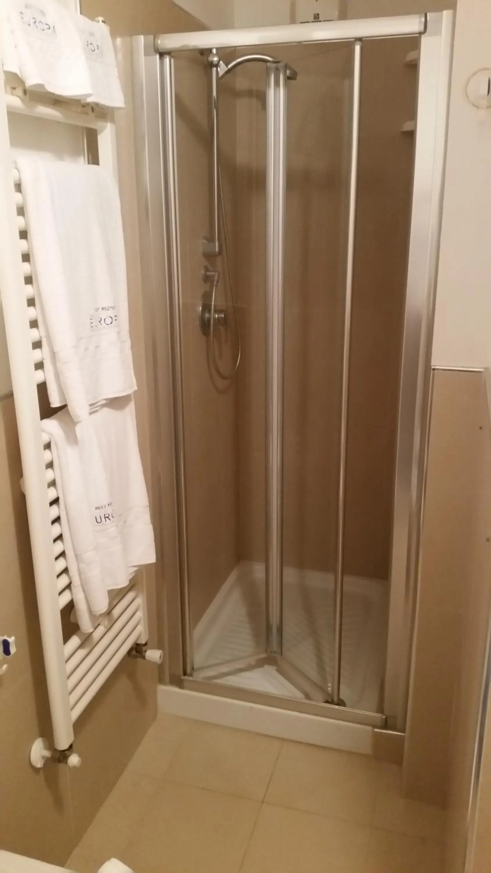 Shower in Hotel Europa Beach Village