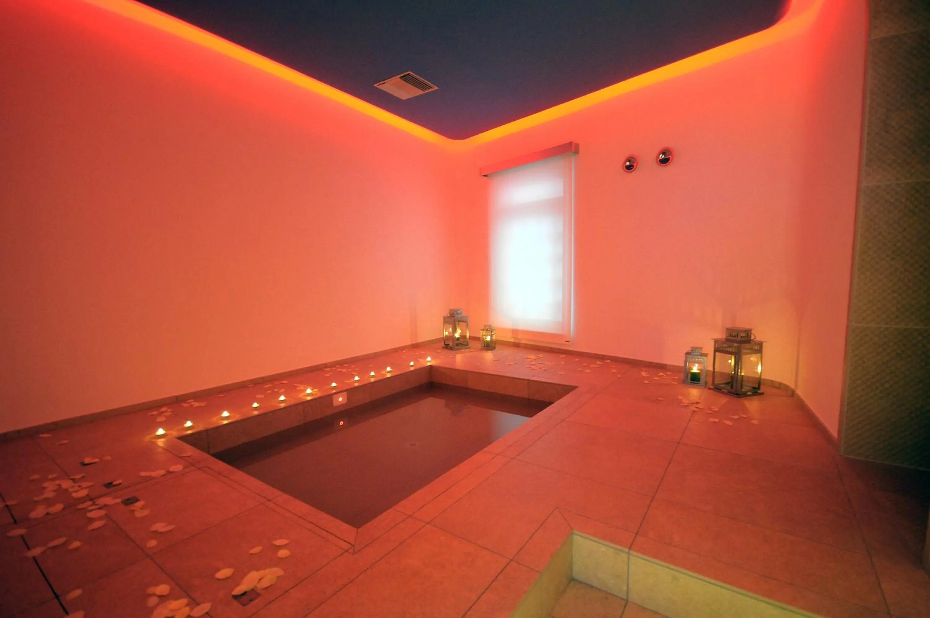 Swimming pool in Hotel Incontro