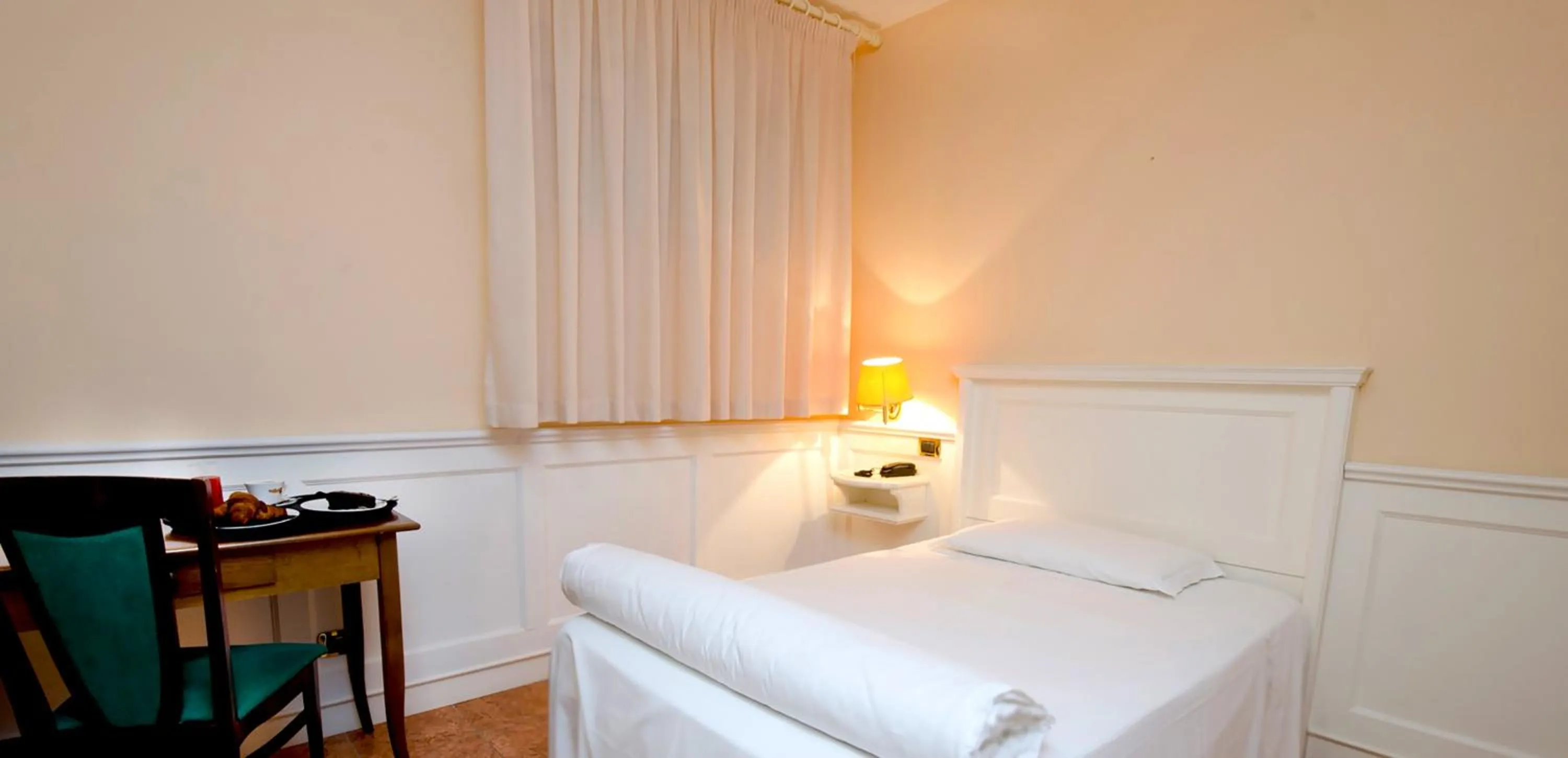 Bed in Hotel Incontro