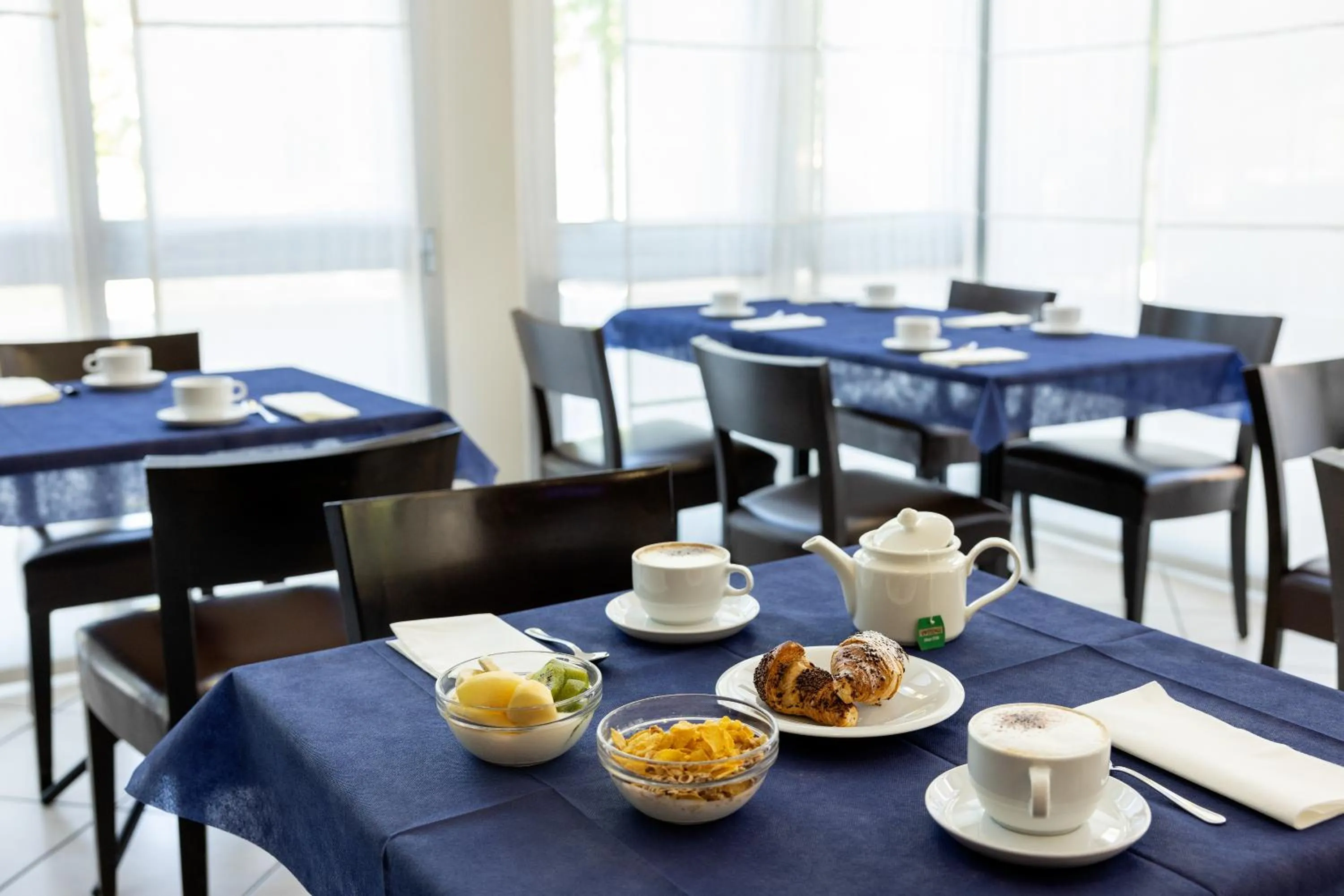 Buffet breakfast in Hotel Mosaico