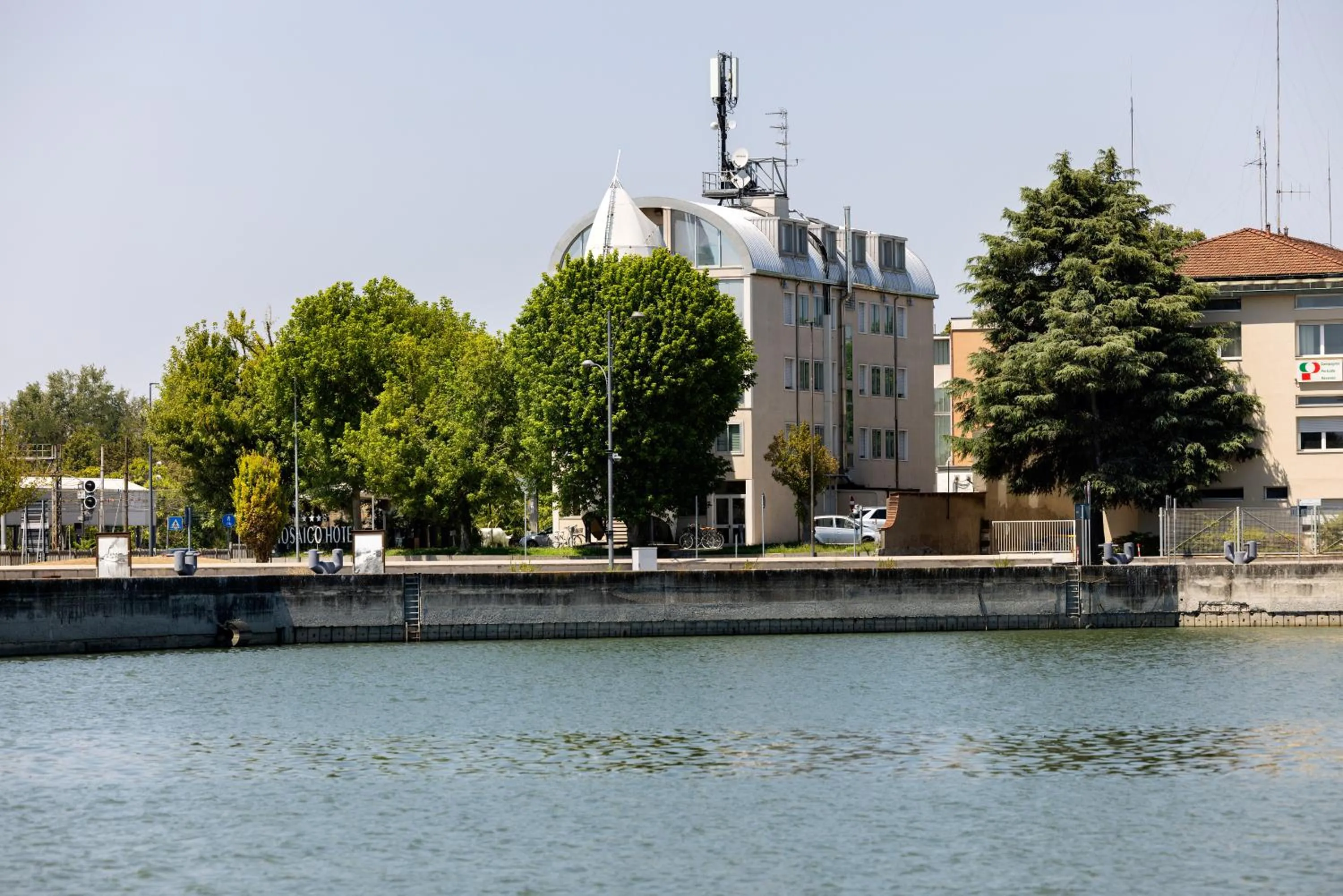 Property building in Hotel Mosaico