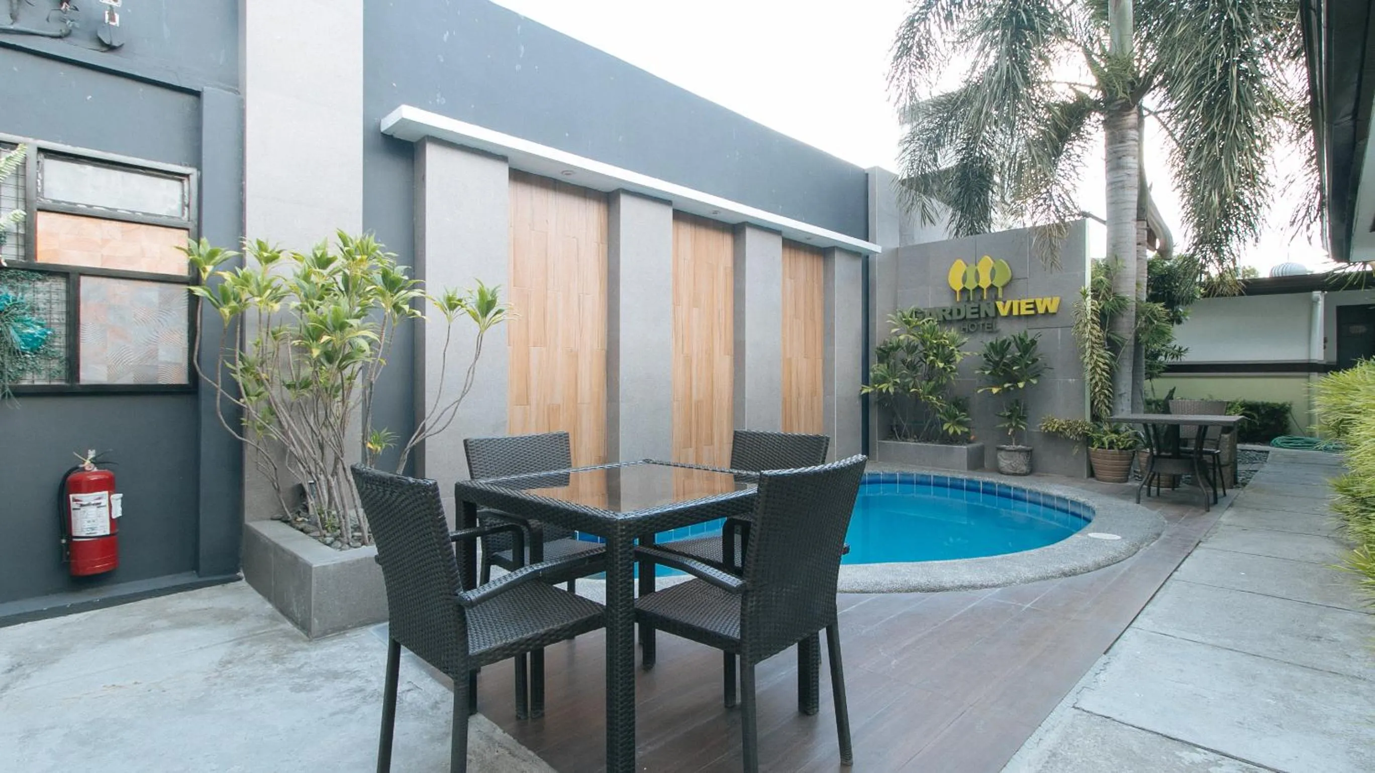 Swimming pool in RedDoorz @ Gardenview Hotel GTower Angeles