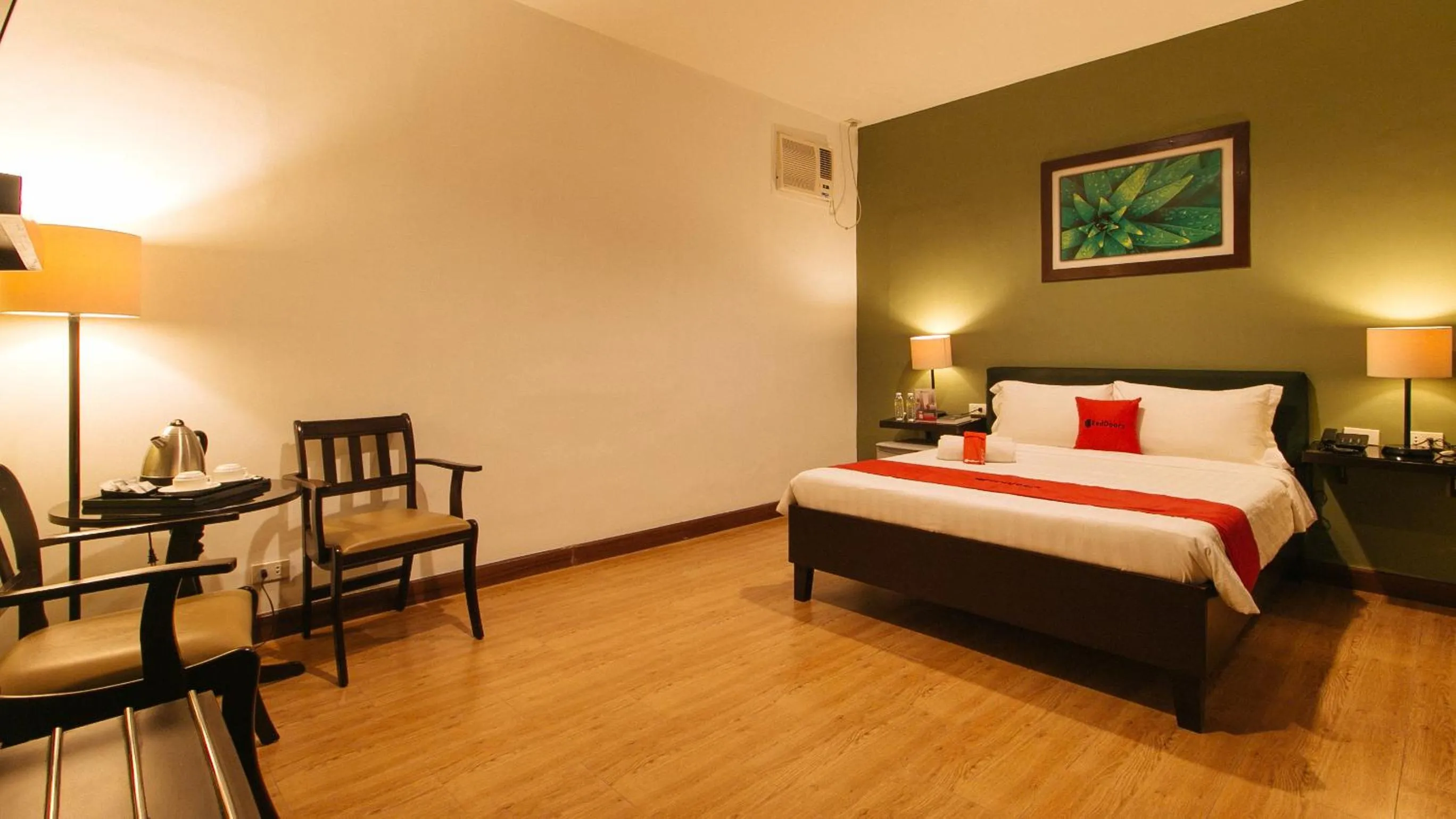 Bed in RedDoorz @ Gardenview Hotel GTower Angeles