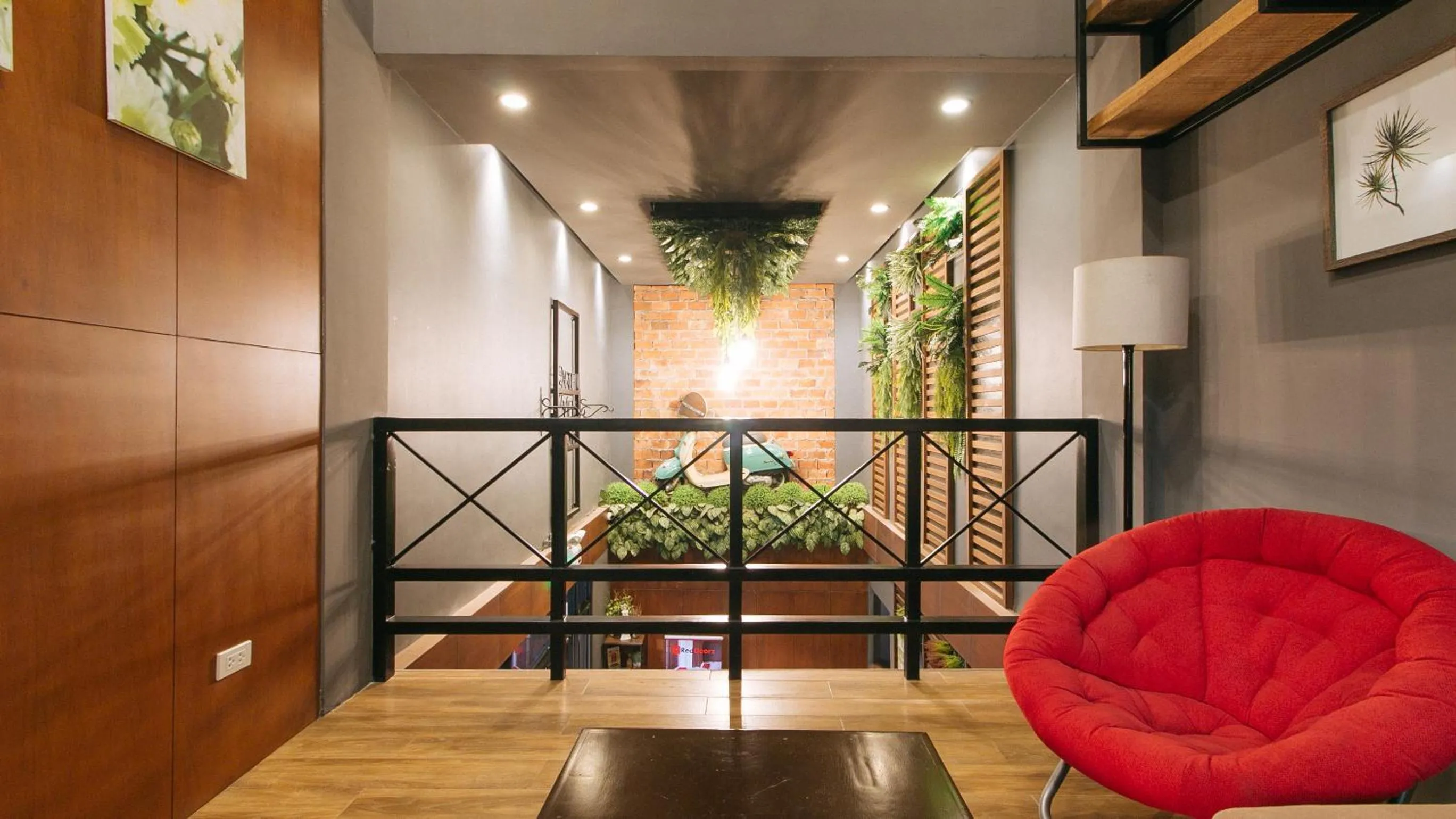 Seating area in RedDoorz @ Gardenview Hotel GTower Angeles