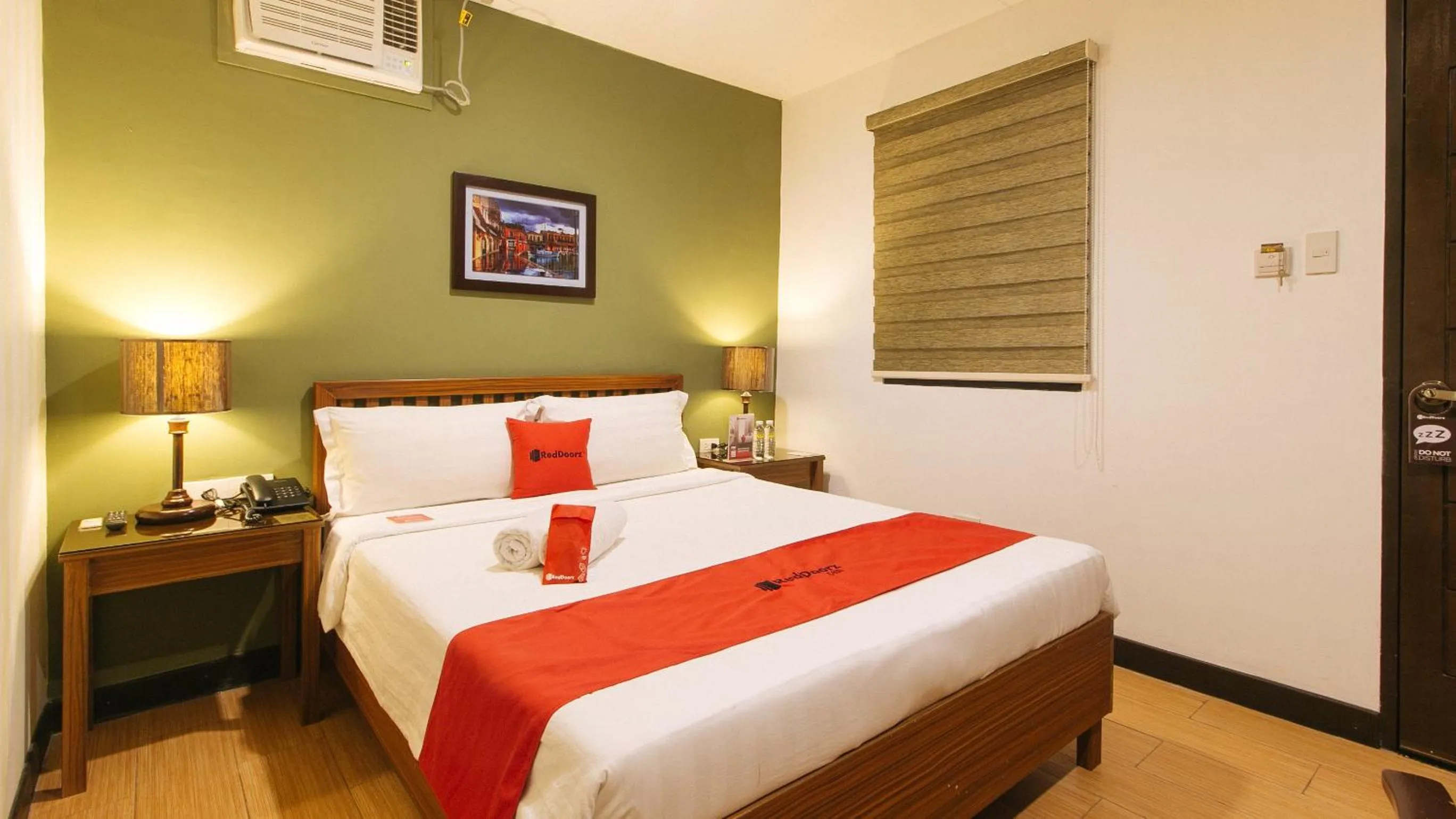 Bed in RedDoorz @ Gardenview Hotel GTower Angeles