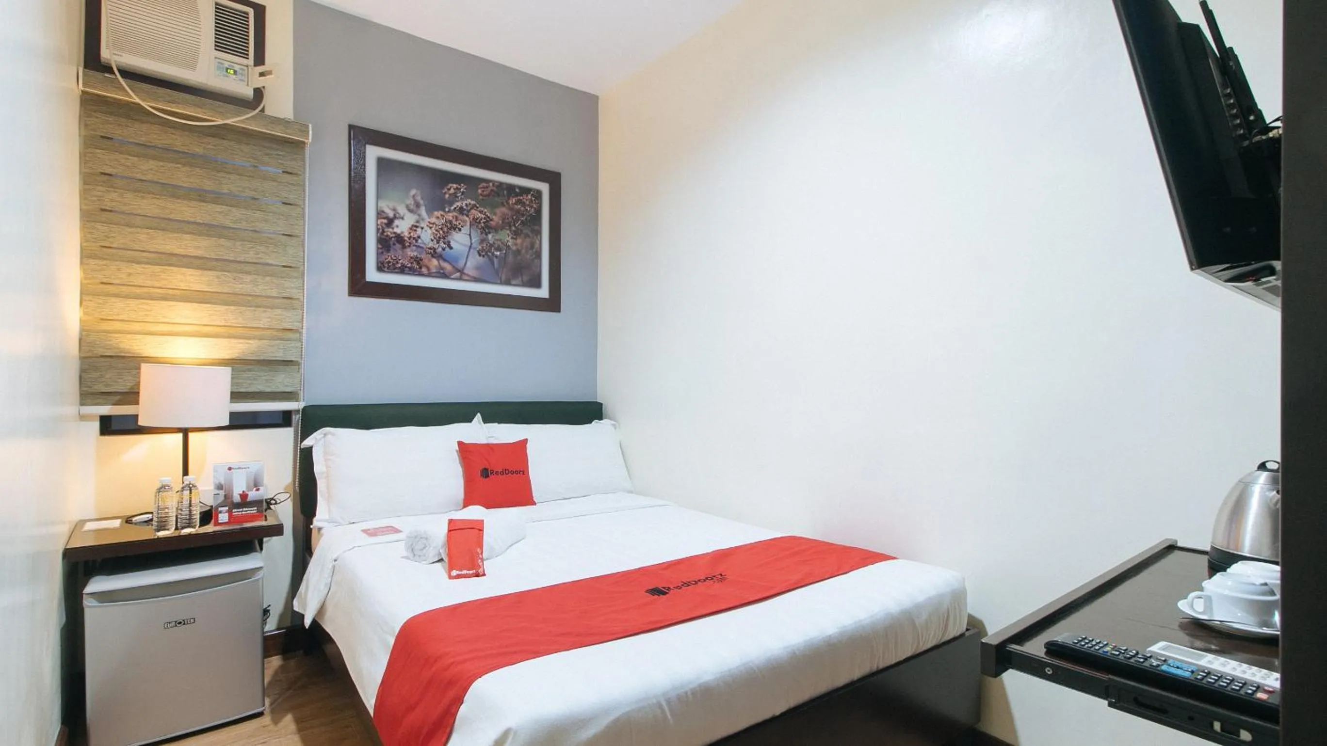 Bed in RedDoorz @ Gardenview Hotel GTower Angeles