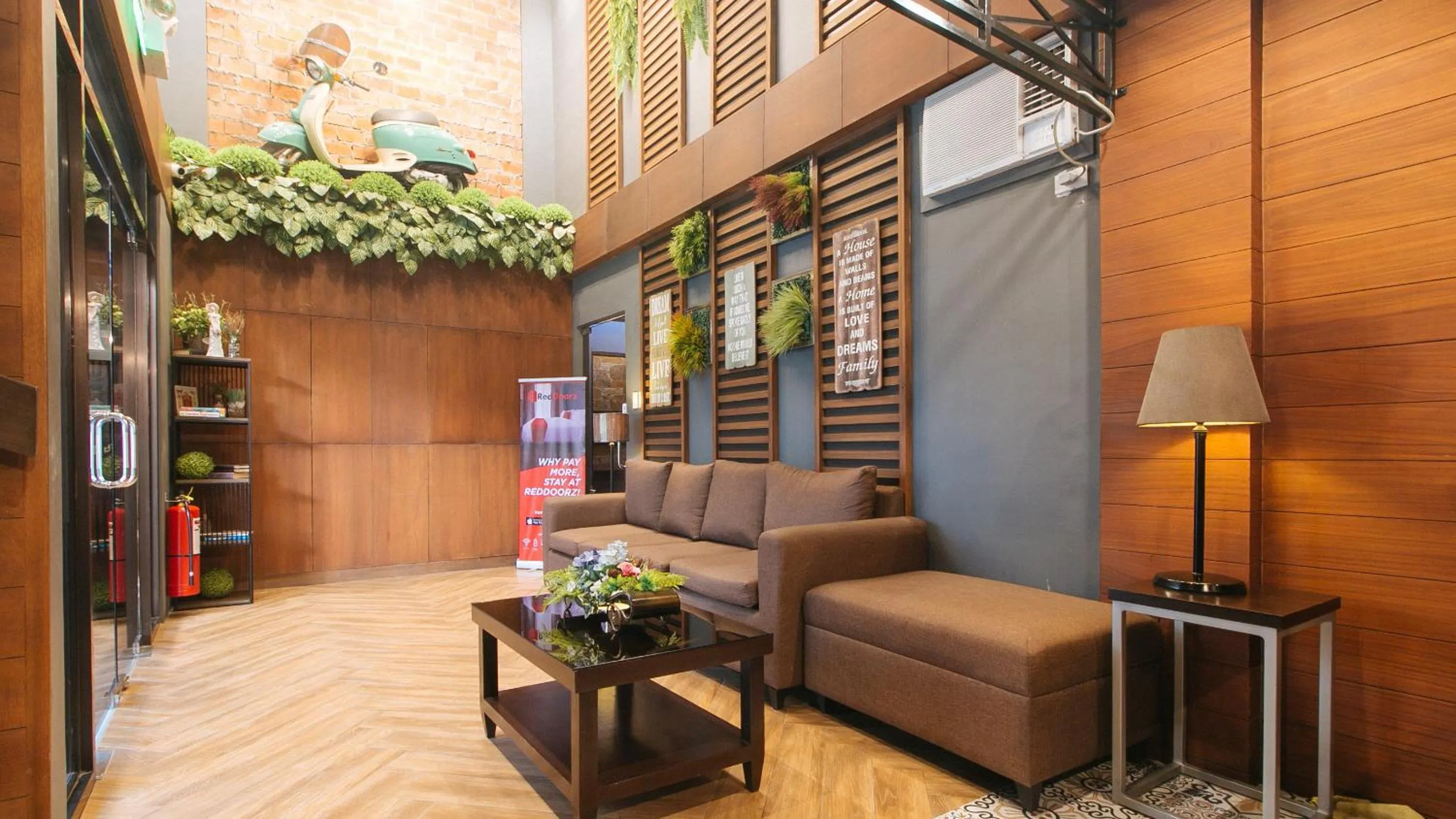 Living room in RedDoorz @ Gardenview Hotel GTower Angeles