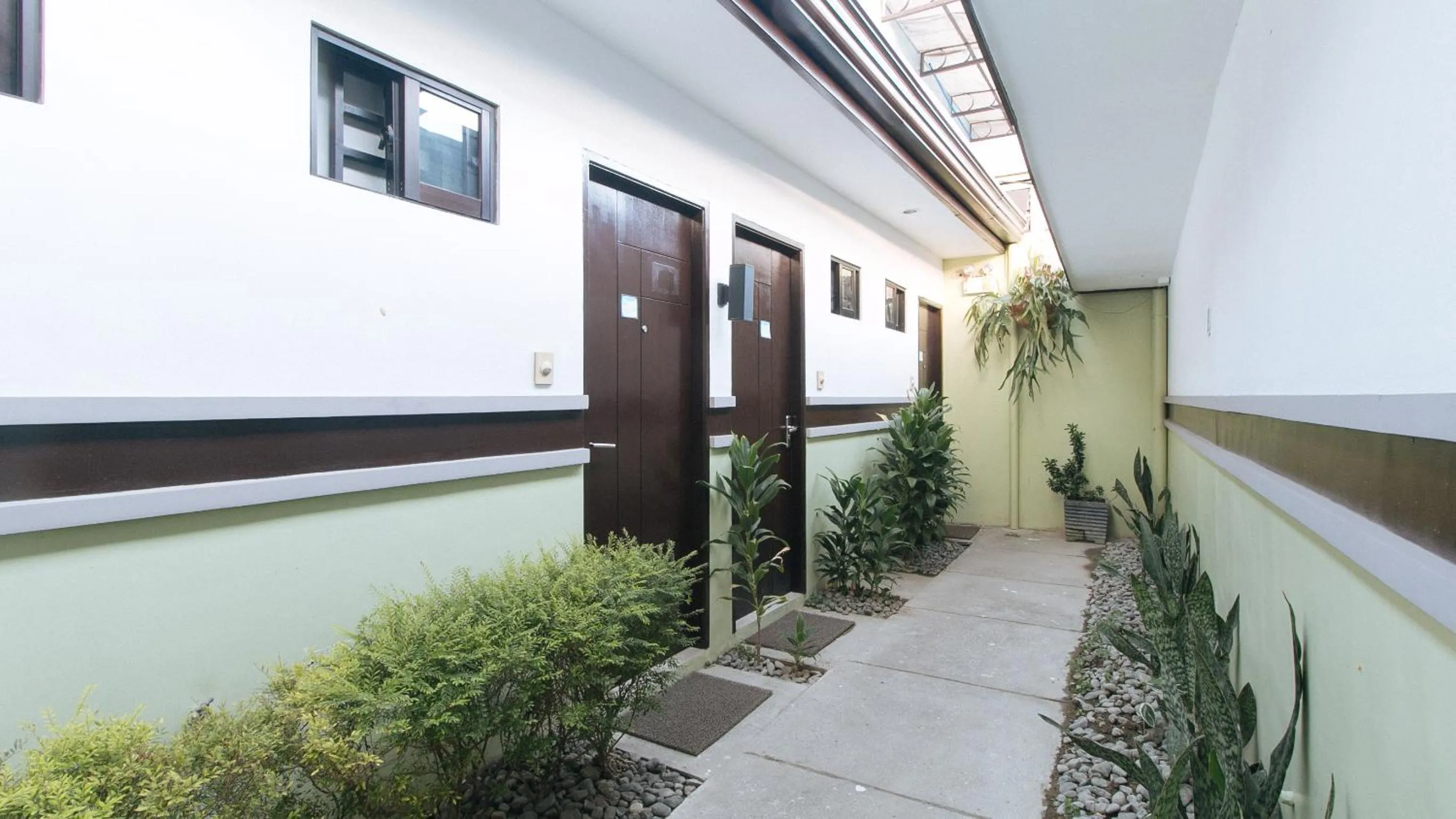 Property building in RedDoorz @ Gardenview Hotel GTower Angeles