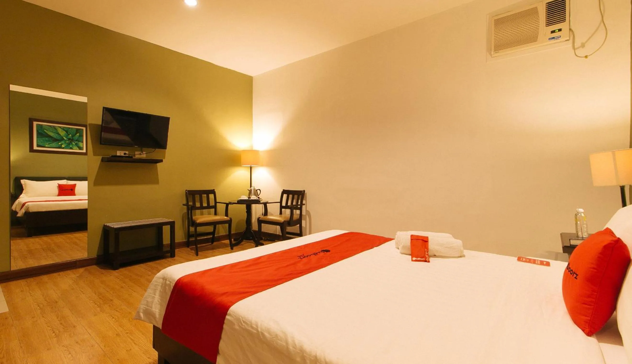 Photo of the whole room in RedDoorz @ Gardenview Hotel GTower Angeles