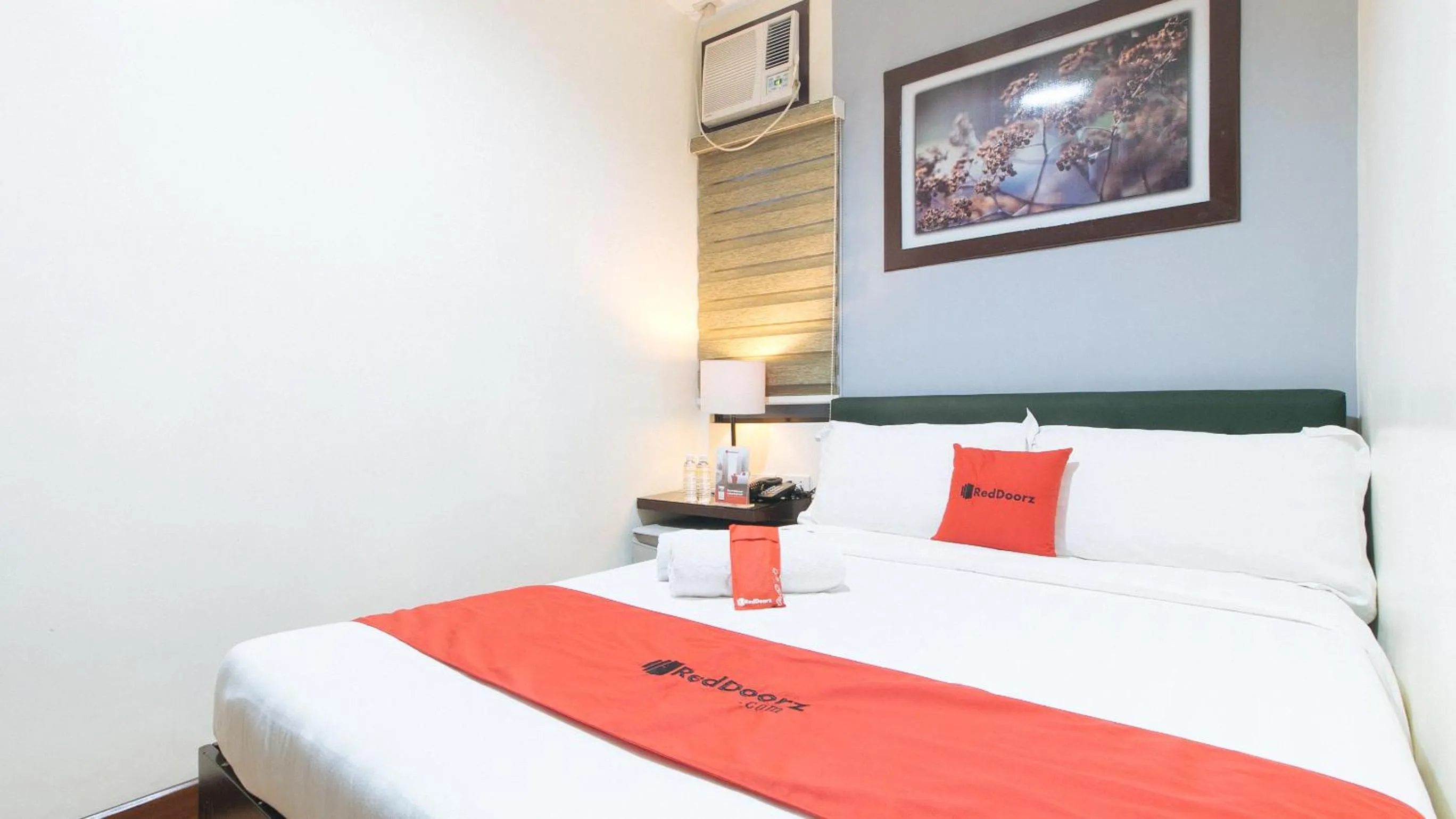 Bed in RedDoorz @ Gardenview Hotel GTower Angeles