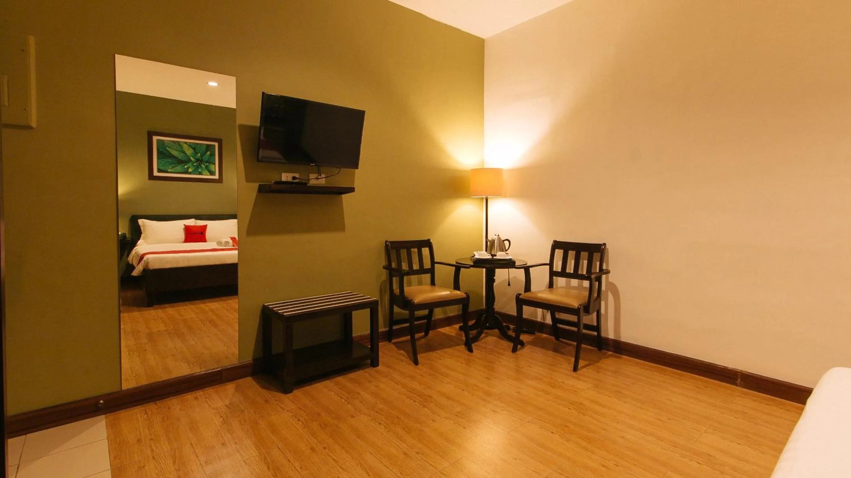 TV and multimedia in RedDoorz @ Gardenview Hotel GTower Angeles