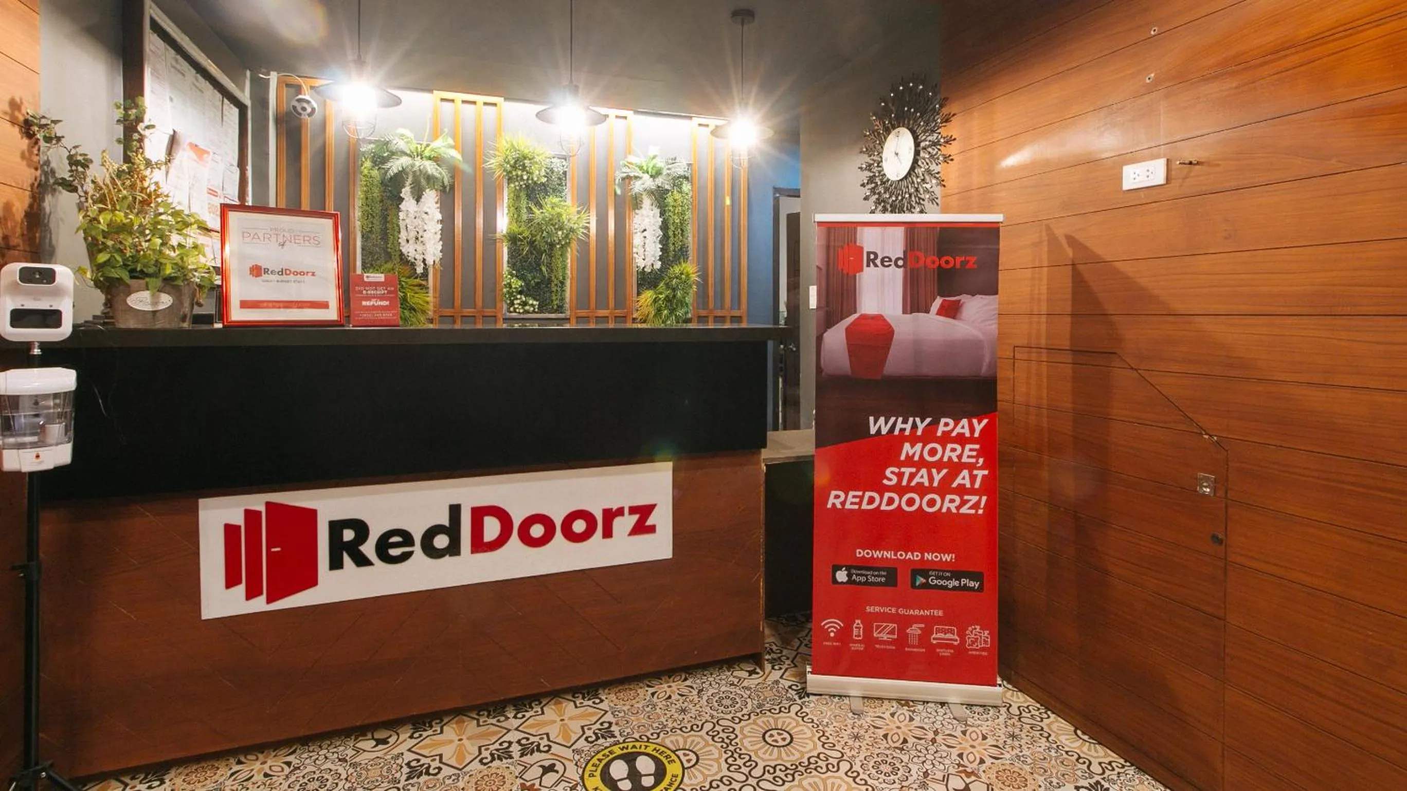 Property logo or sign in RedDoorz @ Gardenview Hotel GTower Angeles