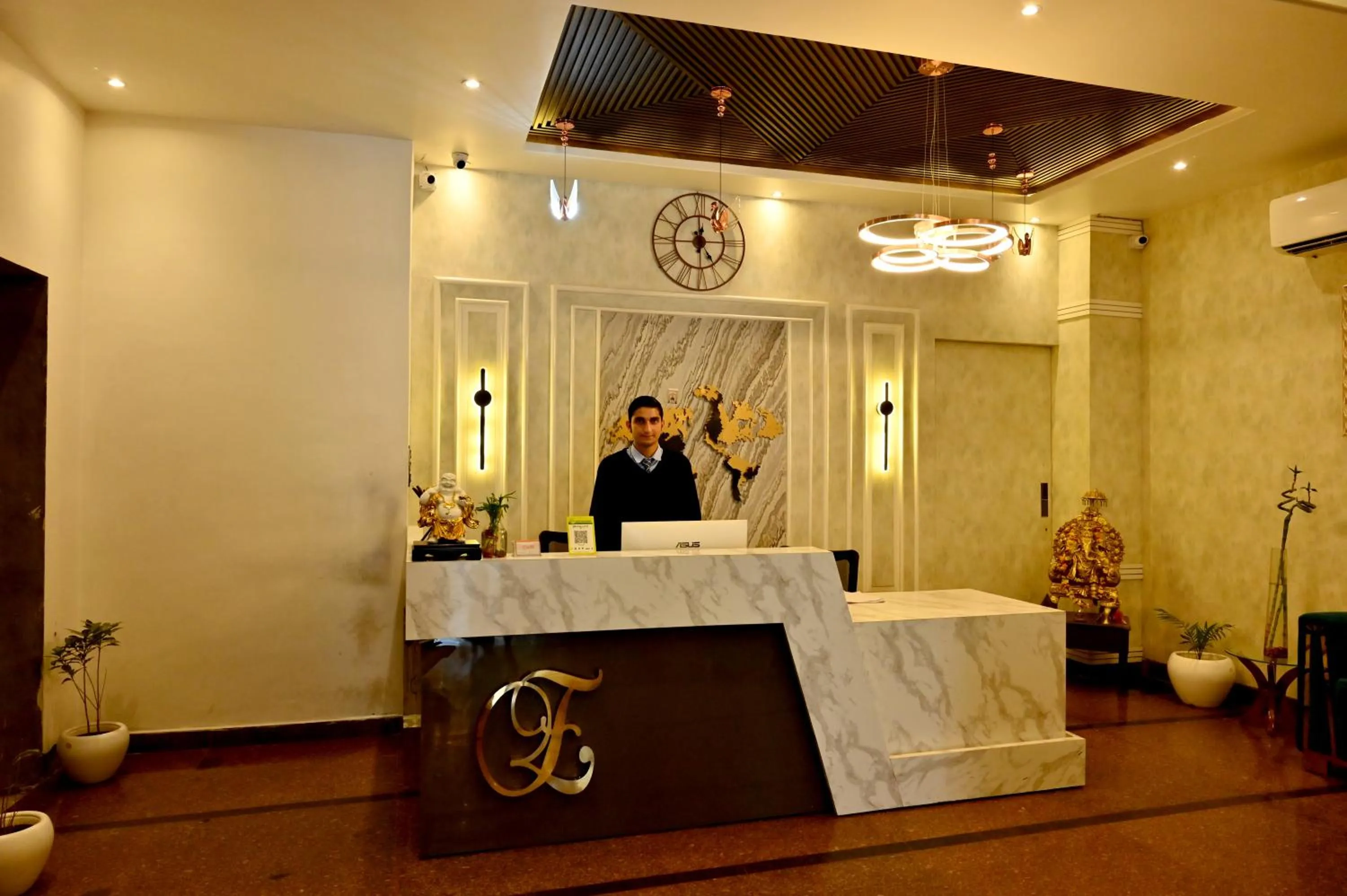 Lobby or reception in Hotel Elite - 5 Mins From Golden Temple
