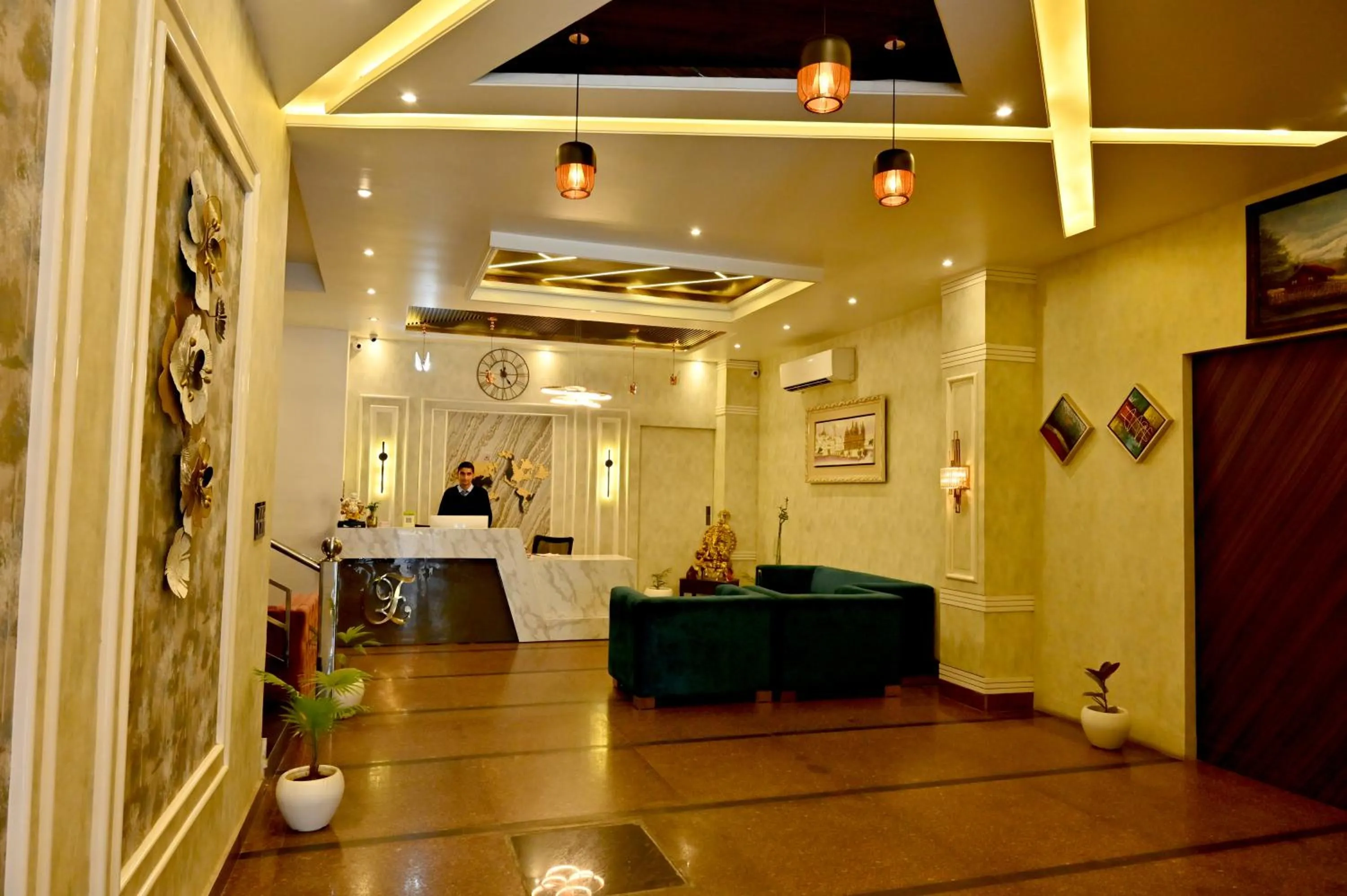 Lobby or reception in Hotel Elite - 5 Mins From Golden Temple