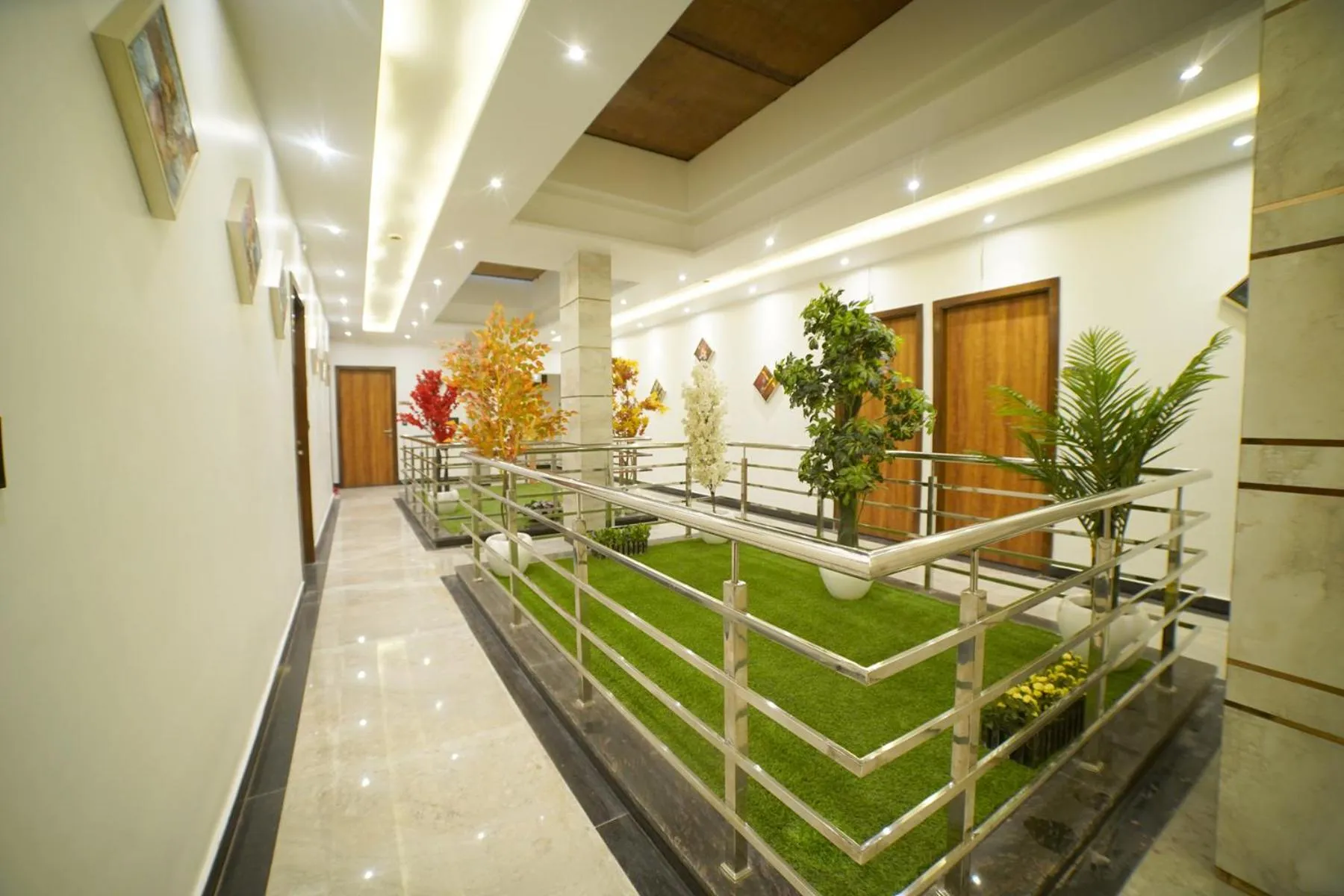 Lobby or reception in Hotel Elite - 5 Mins From Golden Temple
