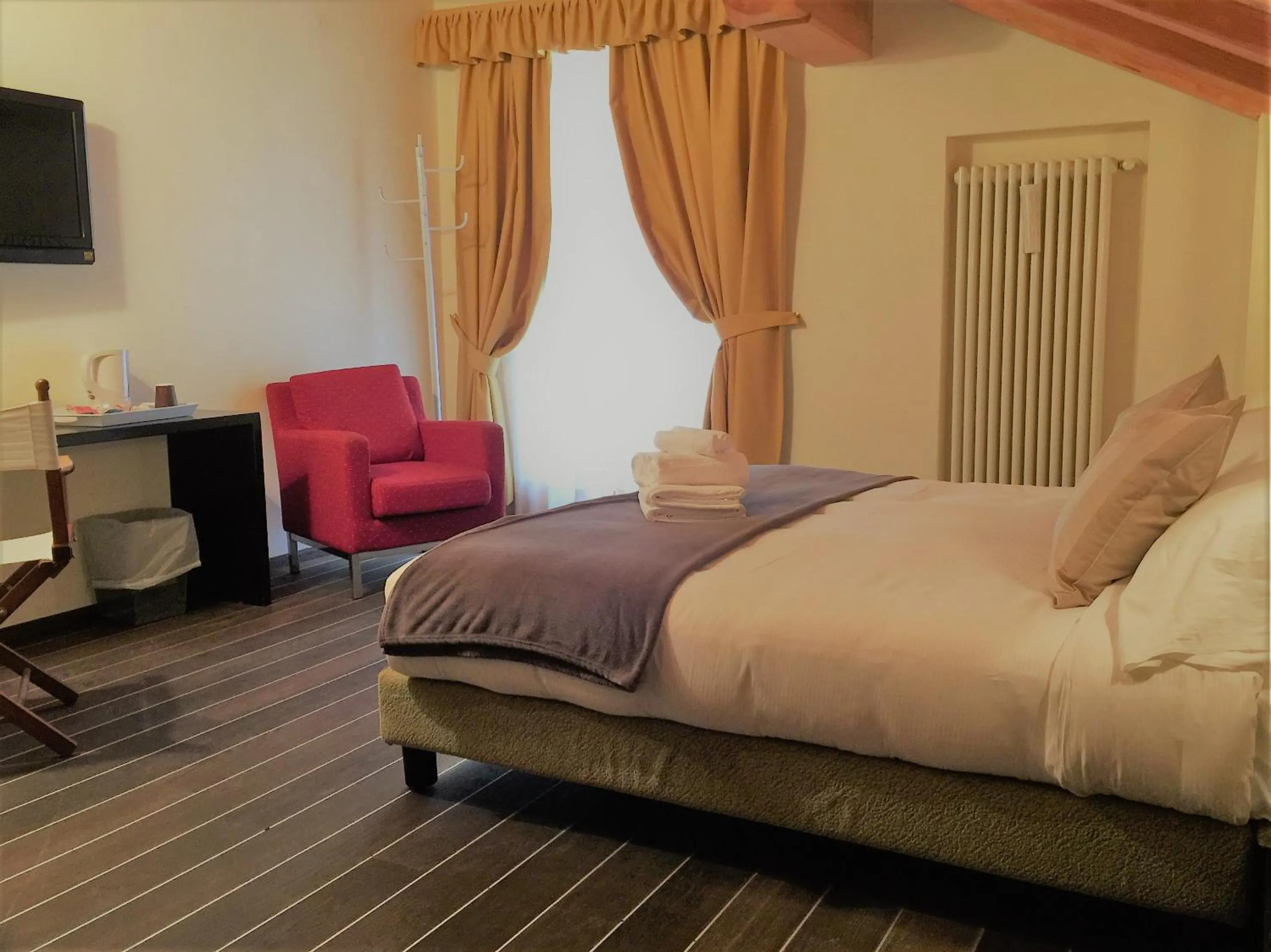 Bedroom, Bed in Hotel Nordend