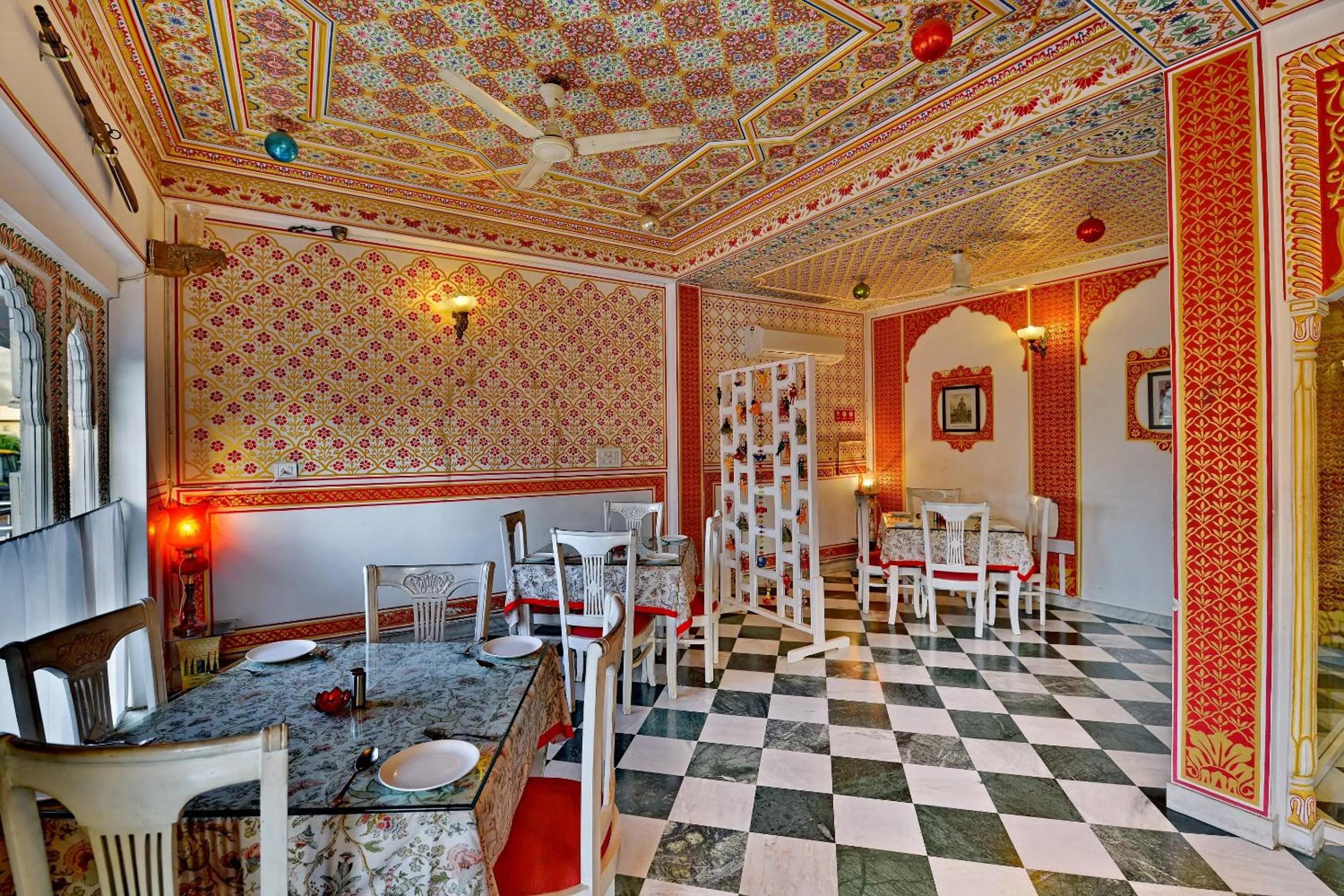 Restaurant/places to eat in Super Hotel O Tordi Haveli