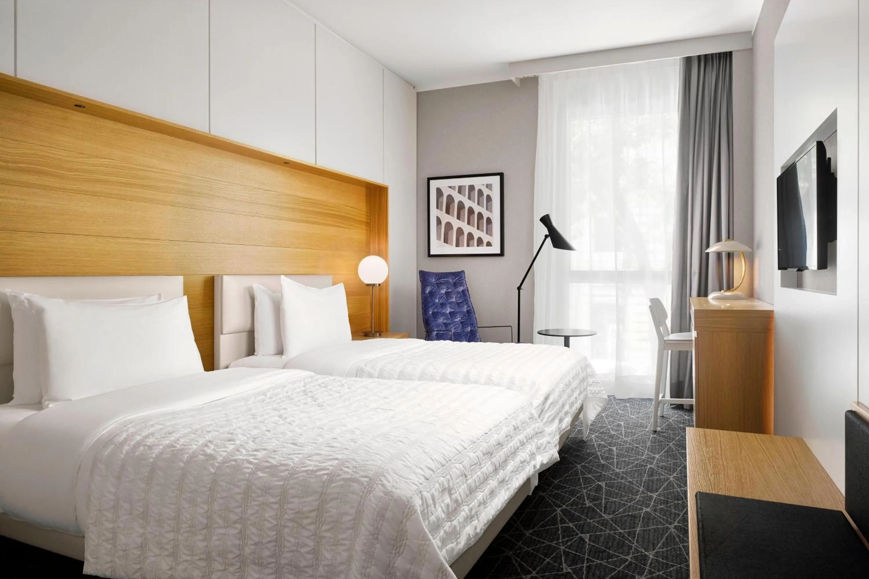 Photo of the whole room, Bed in Le Meridien Visconti Rome