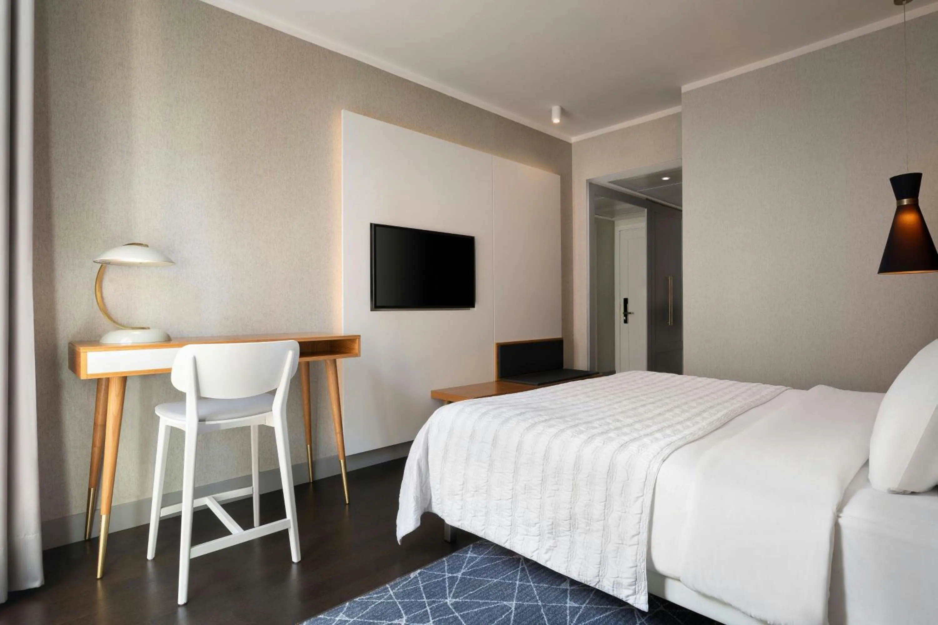 Photo of the whole room, Bed in Le Meridien Visconti Rome