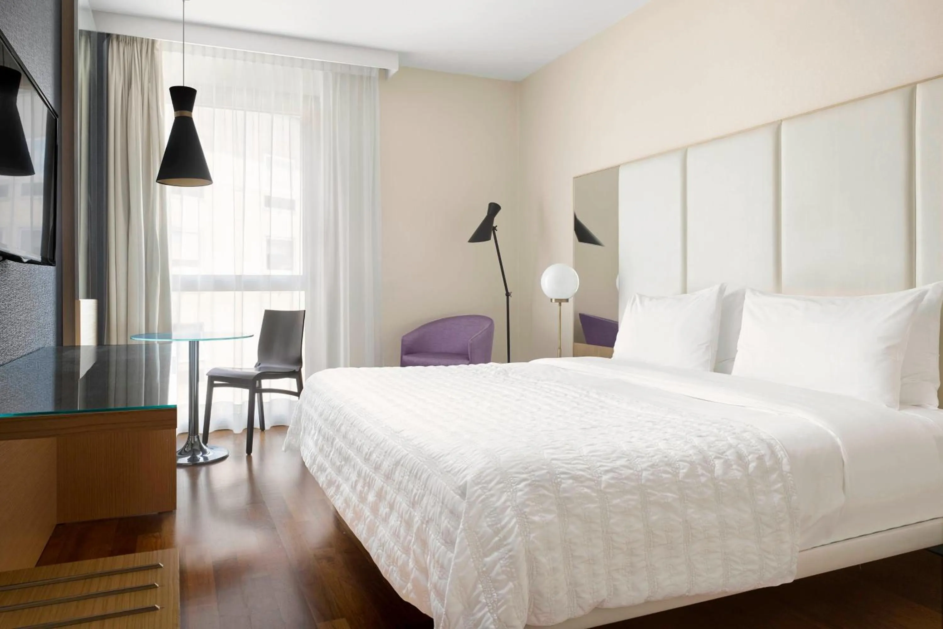 Photo of the whole room, Bed in Le Meridien Visconti Rome