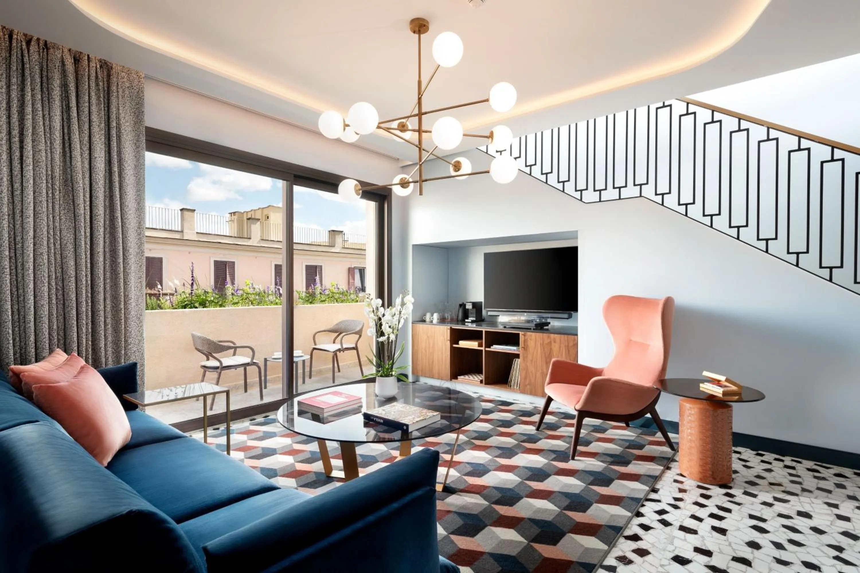 Living room in Le Meridien Visconti Rome