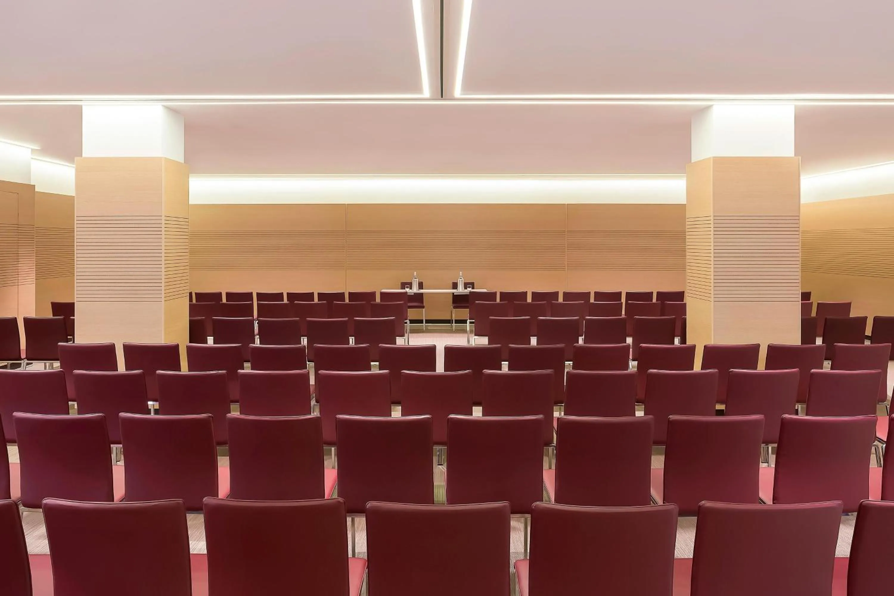 Meeting/conference room in Le Meridien Visconti Rome
