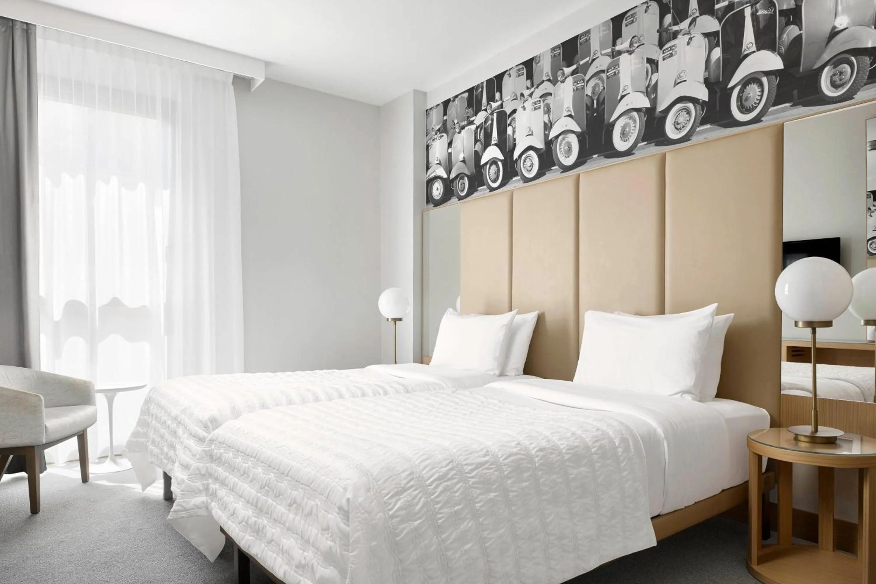 Photo of the whole room, Bed in Le Meridien Visconti Rome