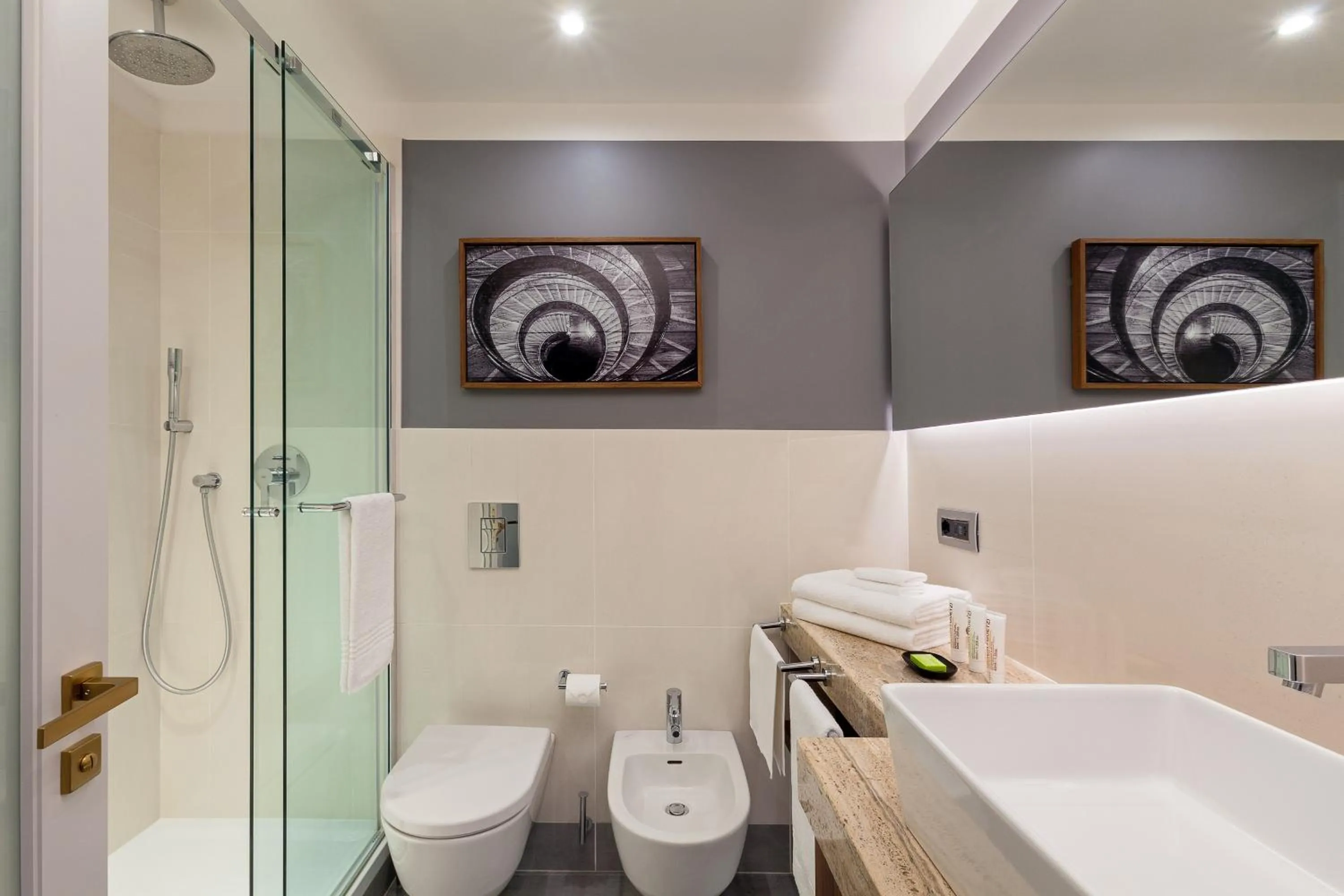 Bathroom in Le Meridien Visconti Rome