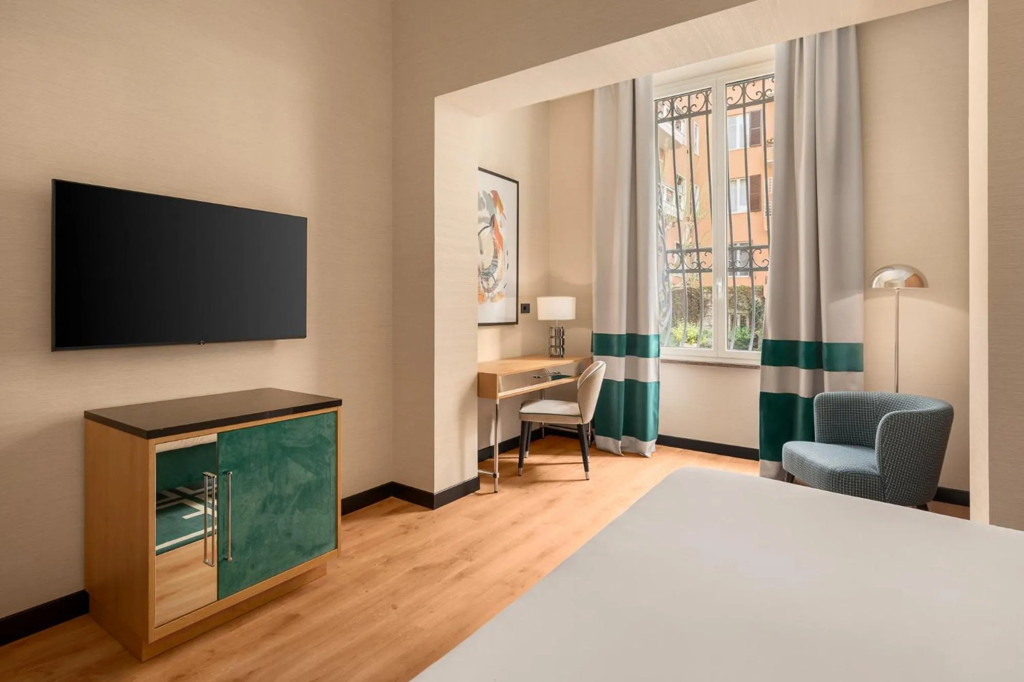 TV and multimedia, Bed in Room Mate Collection Mia, Rome Colosseum