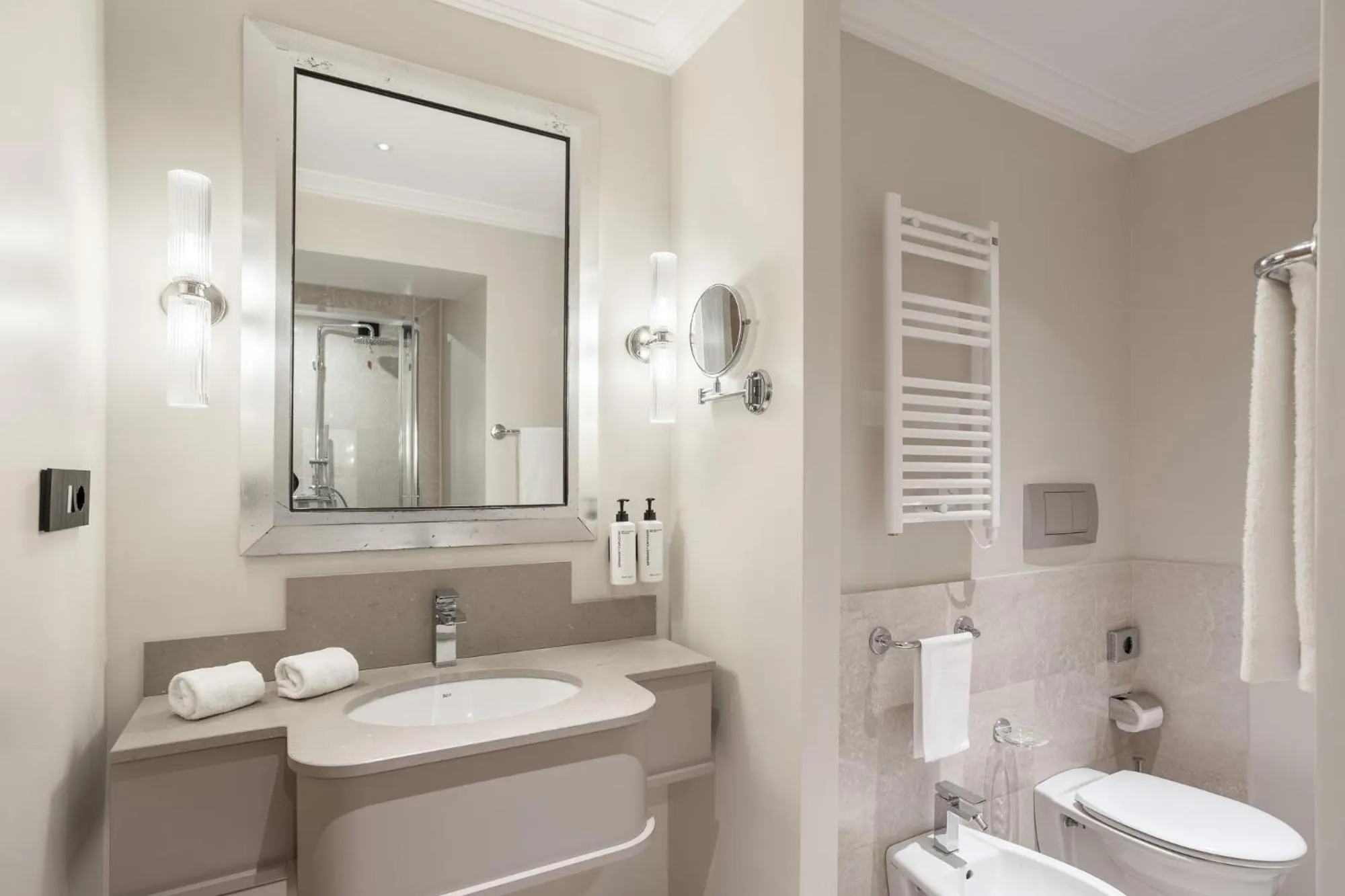 Toilet in Room Mate Collection Mia, Rome Colosseum