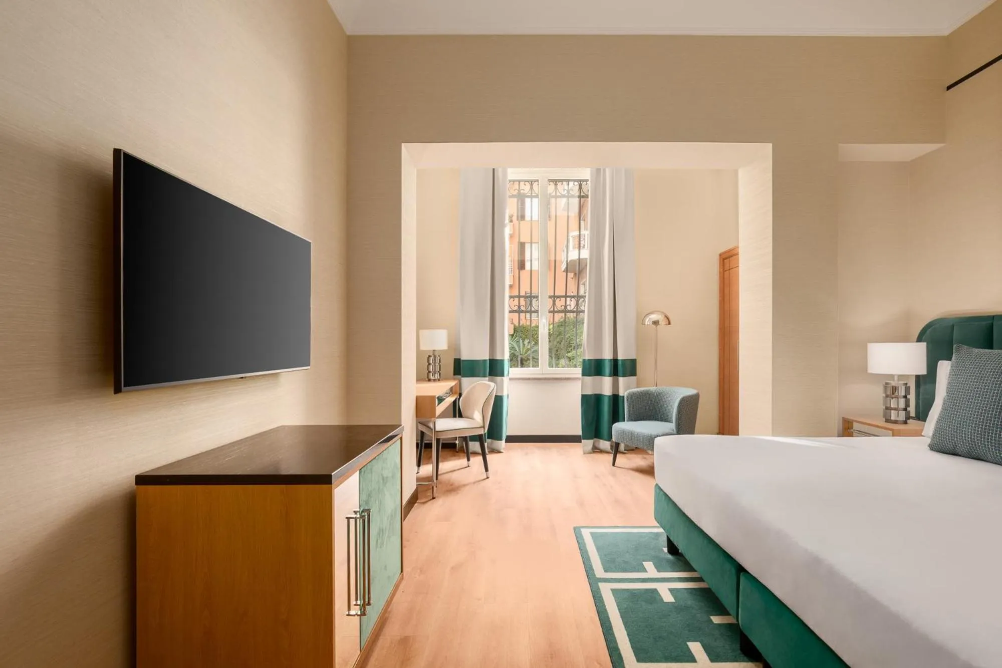 Seating area, Bed in Room Mate Collection Mia, Rome Colosseum