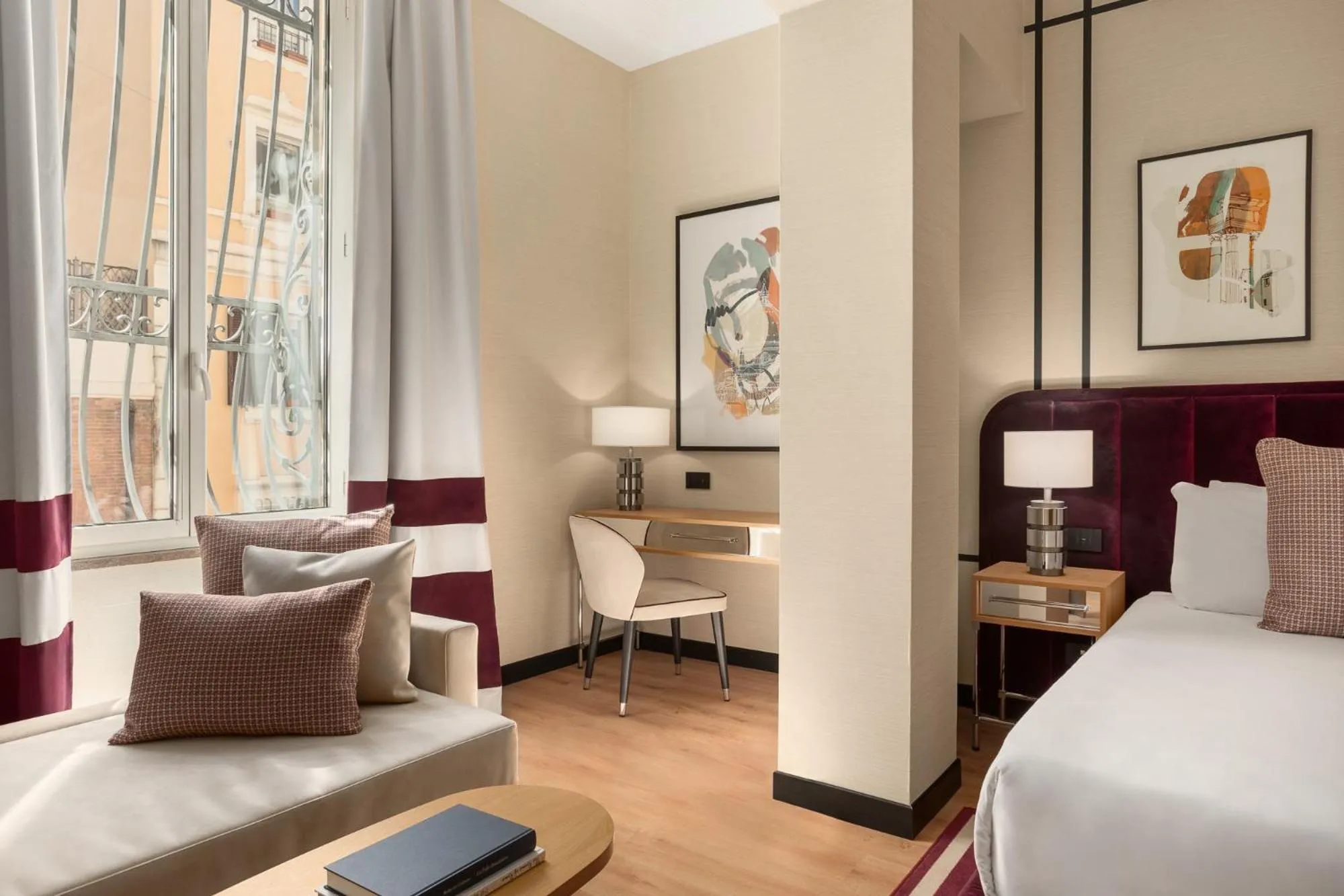 Bedroom, Bed in Room Mate Collection Mia, Rome Colosseum