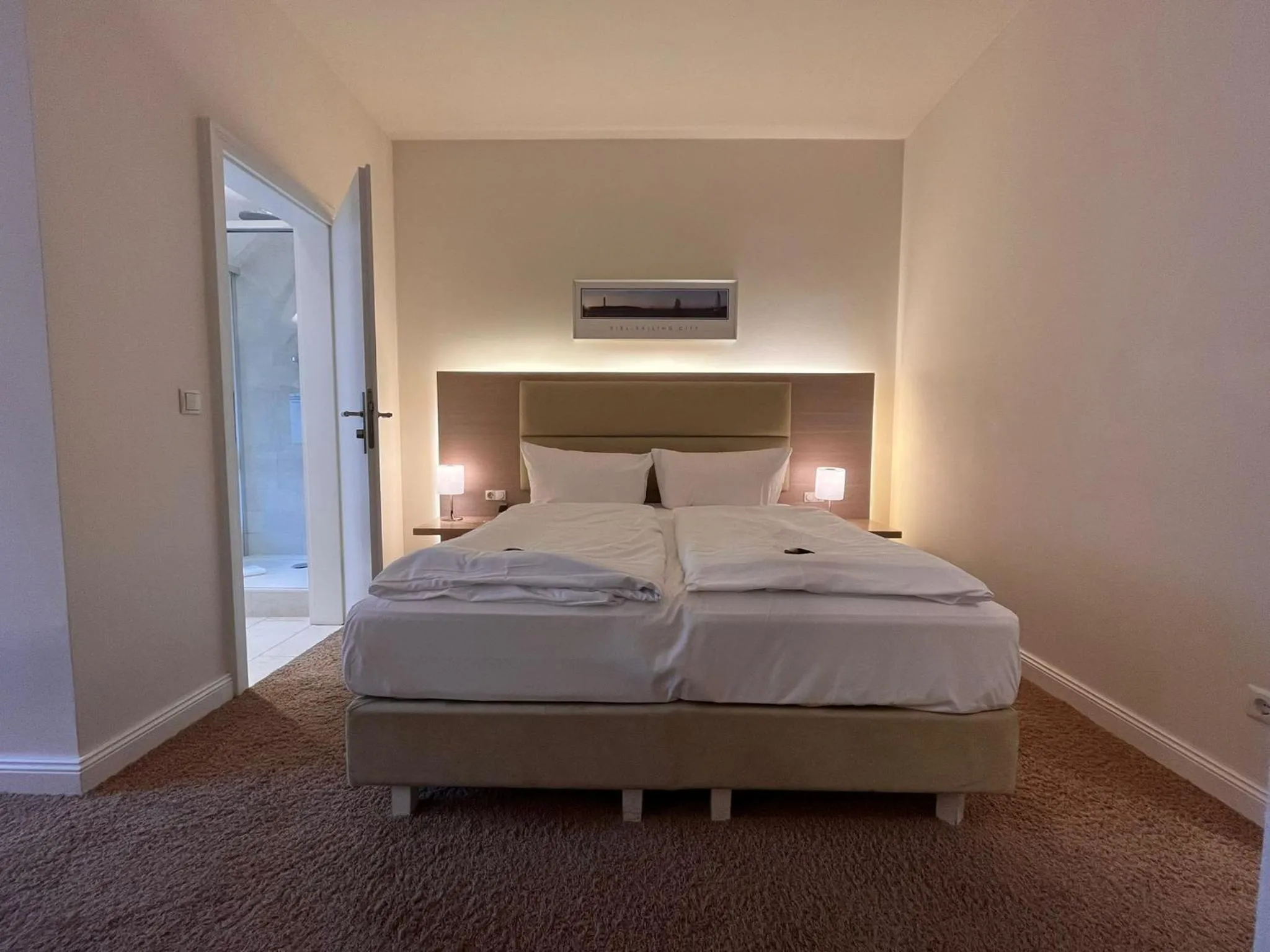 Photo of the whole room, Bed in Hotel Kieler Yacht-Club