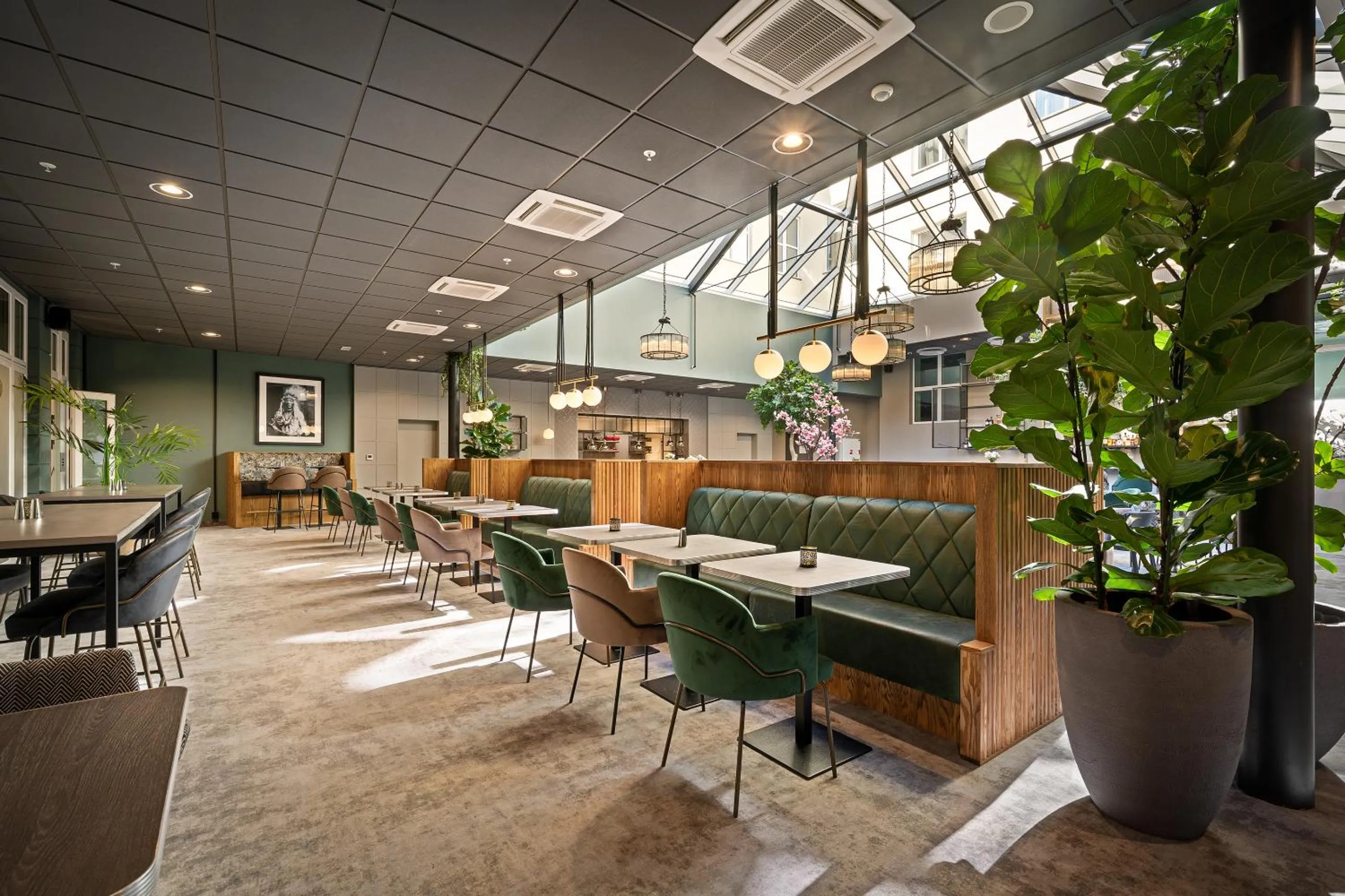 Restaurant/places to eat in Karl Johans gate 35