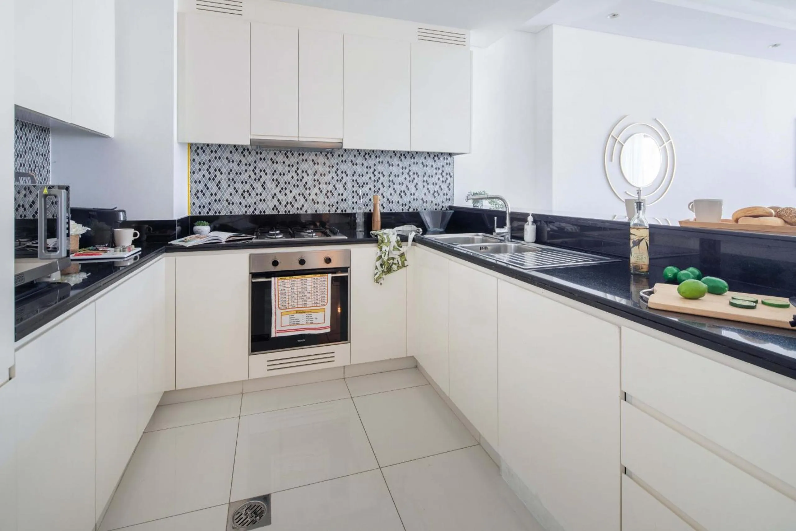 Kitchen or kitchenette in Frank Porter - Paramount Midtown