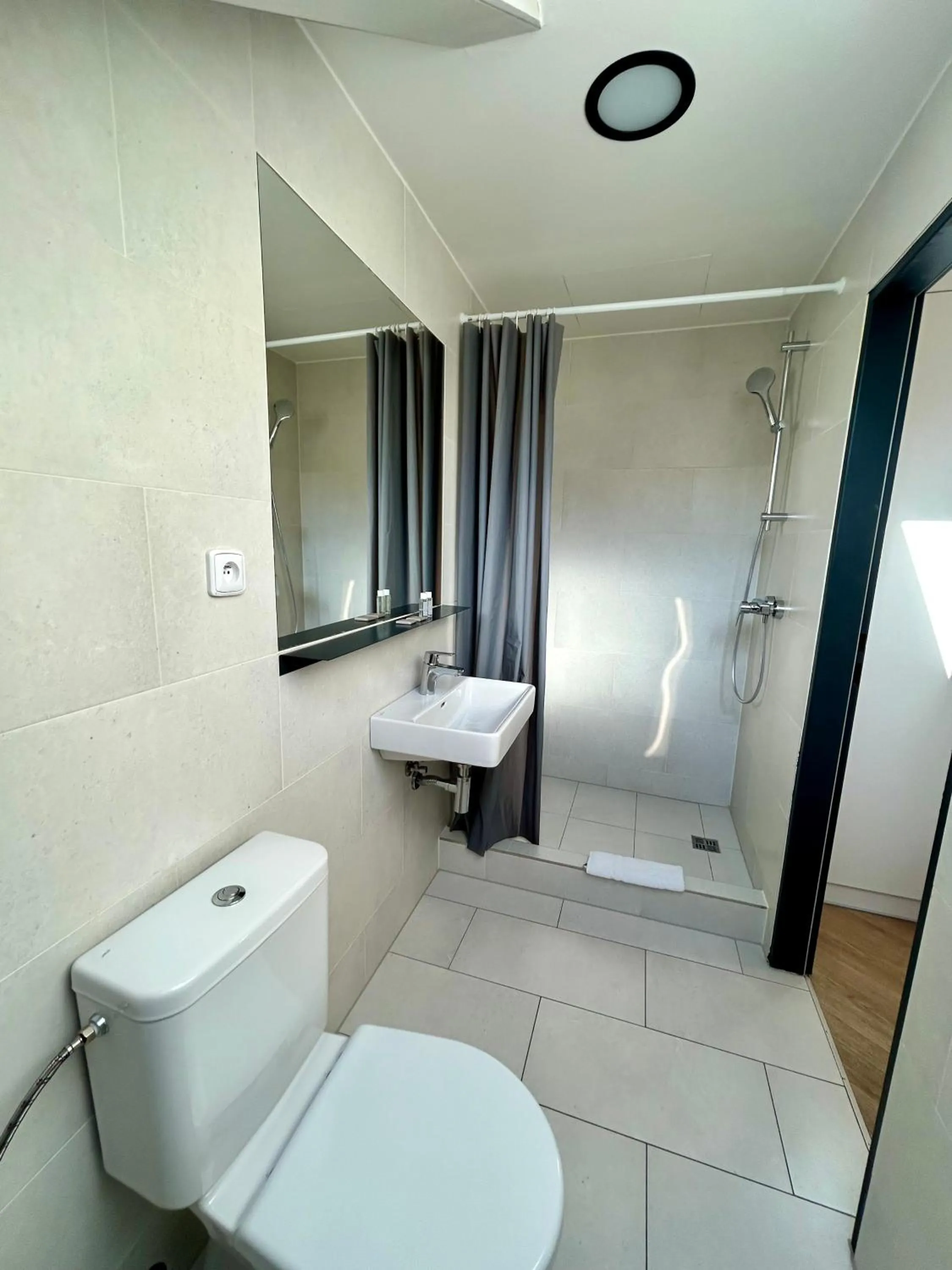 Shower in Figaro Suites