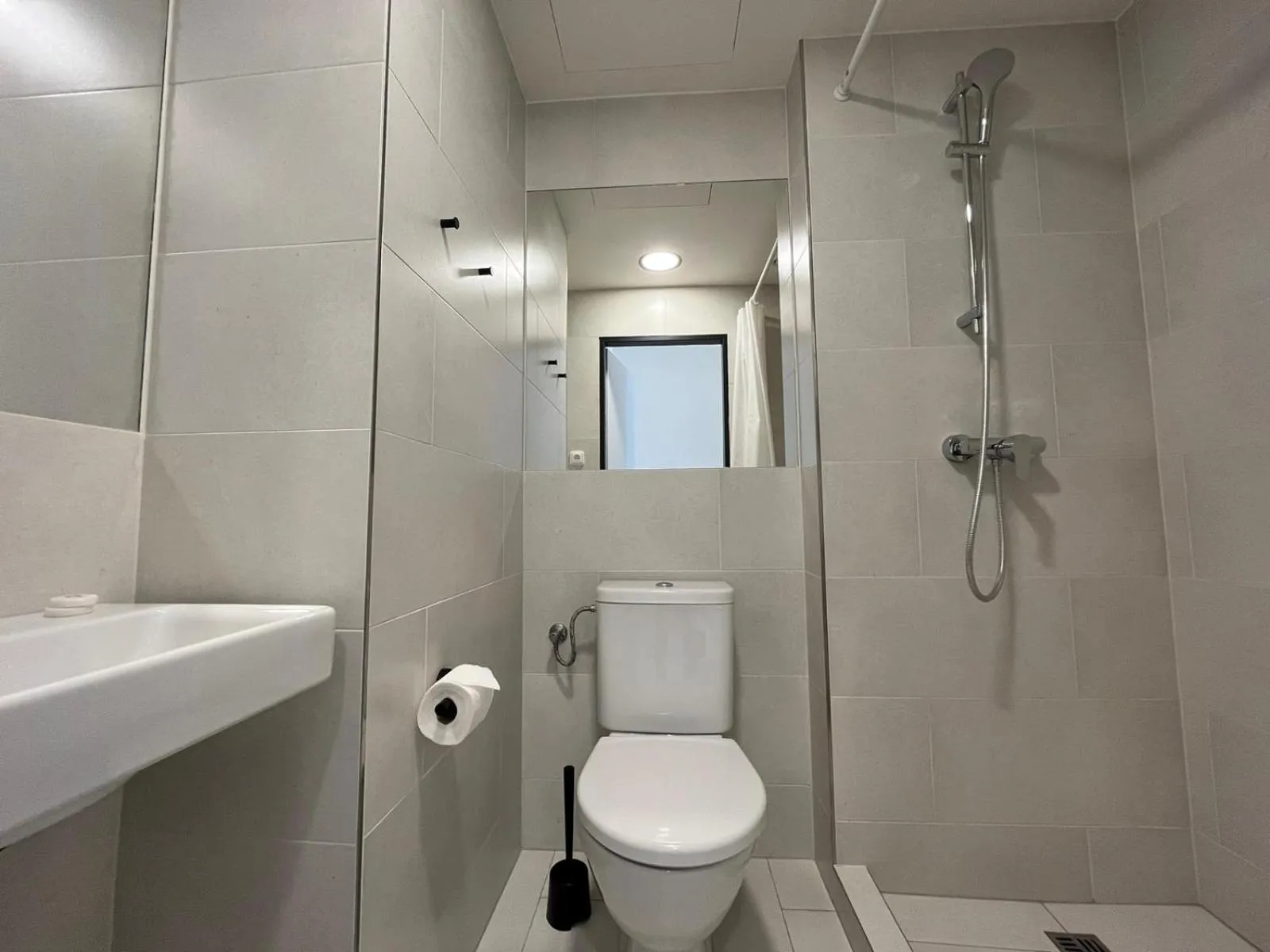 Shower in Figaro Suites