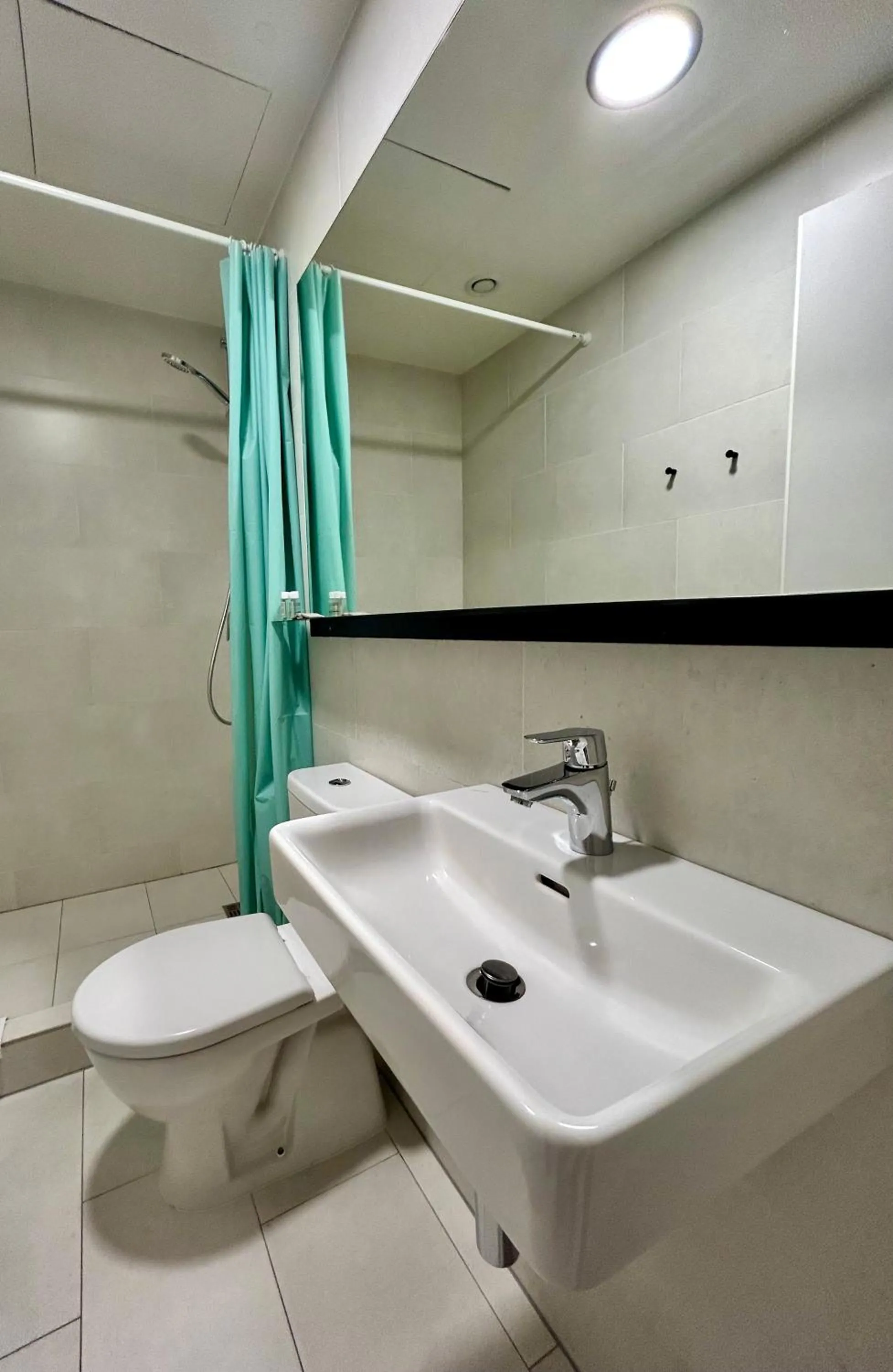 Shower in Figaro Suites