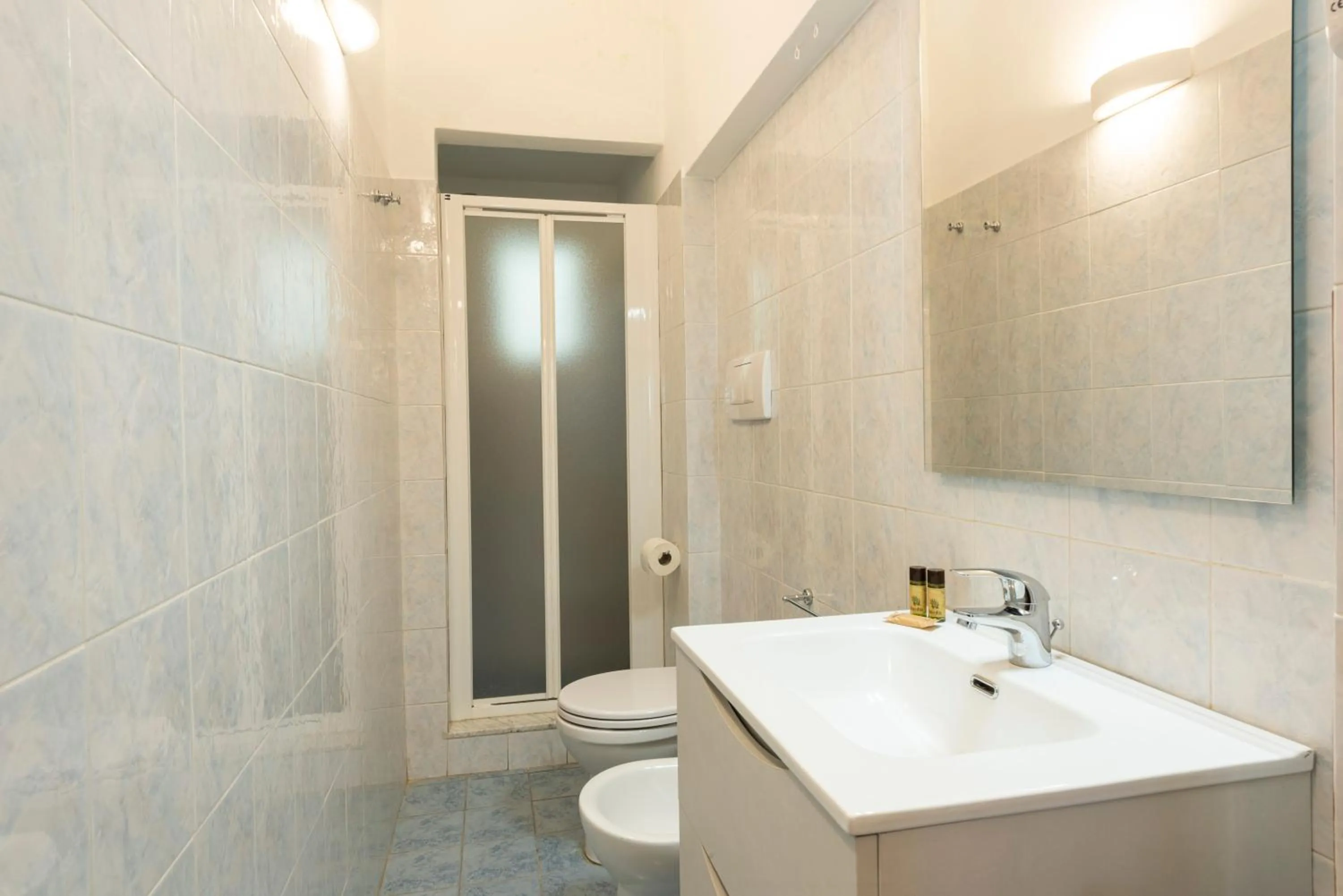 Bathroom in Santa Croce Palace by Mmega