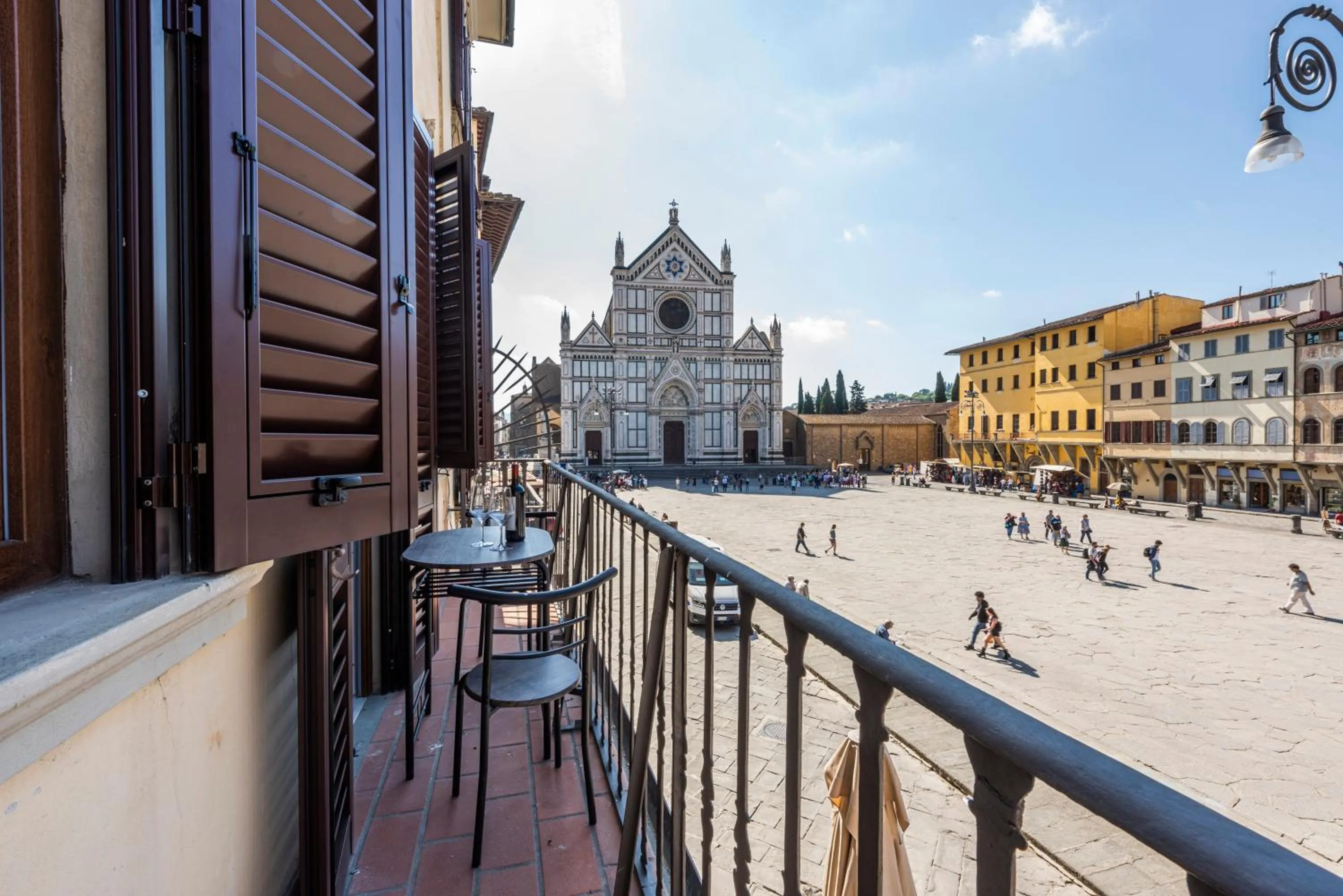 Neighbourhood in Santa Croce Palace by Mmega