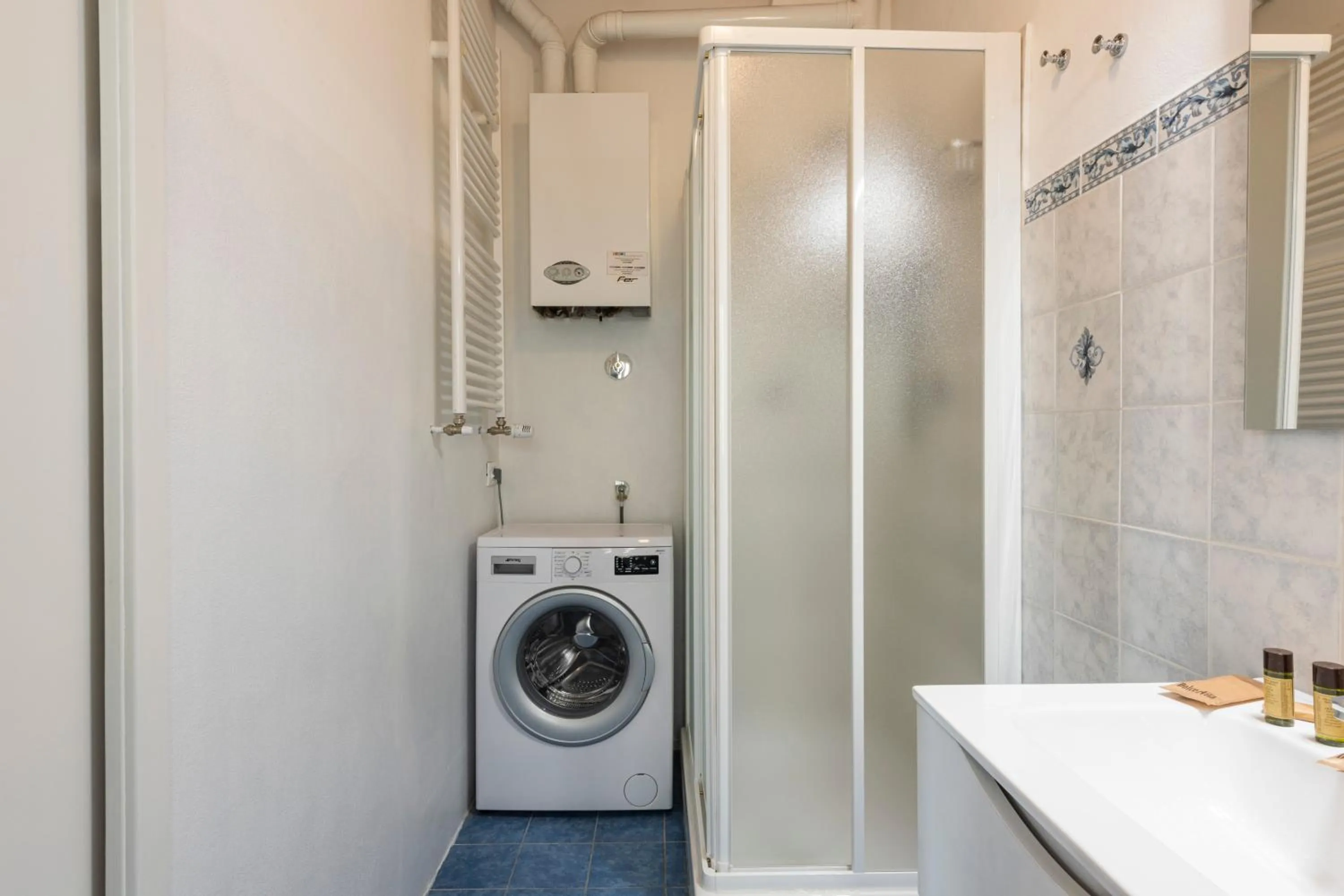 Bathroom in Santa Croce Palace by Mmega