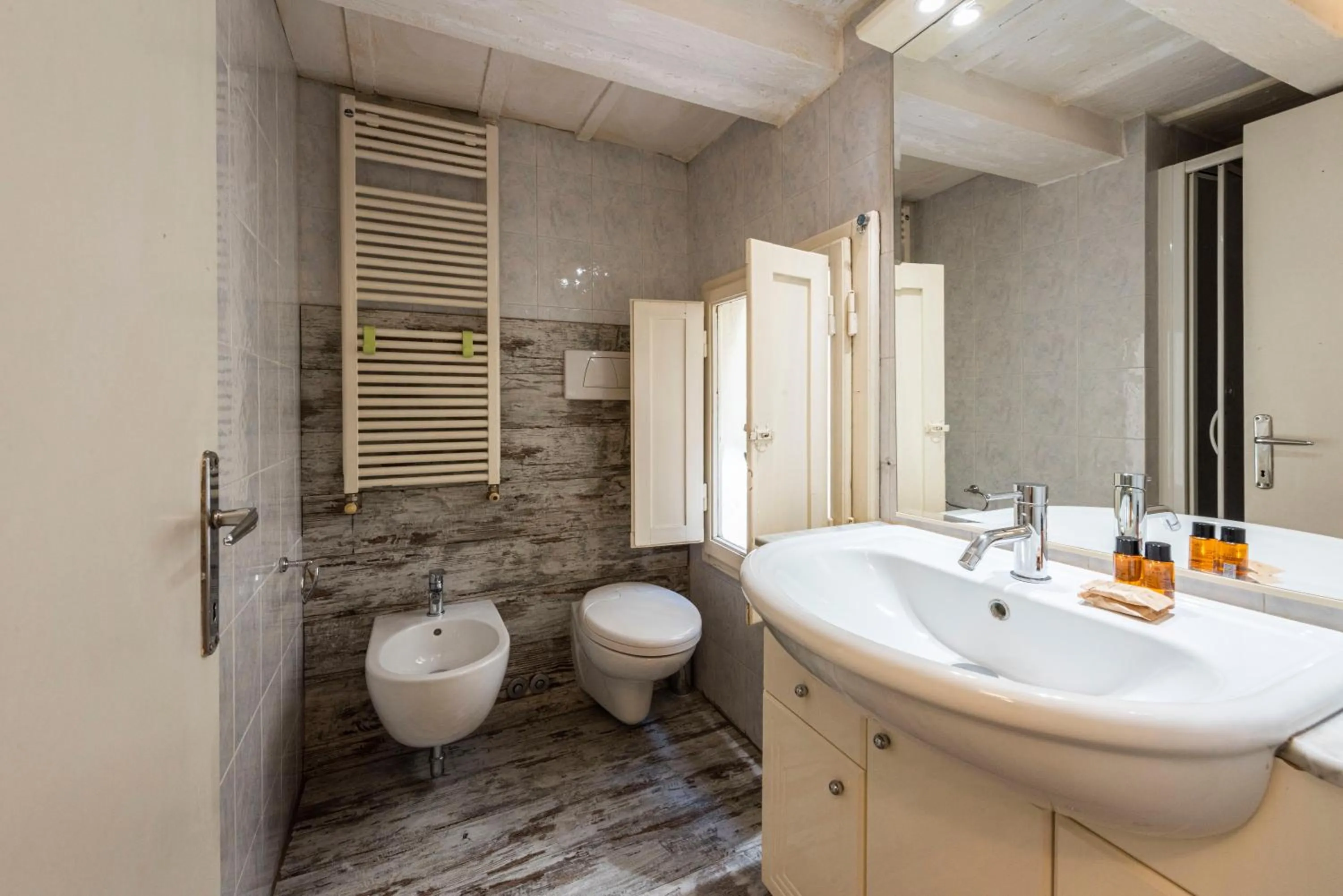 Bathroom in Santa Croce Palace by Mmega