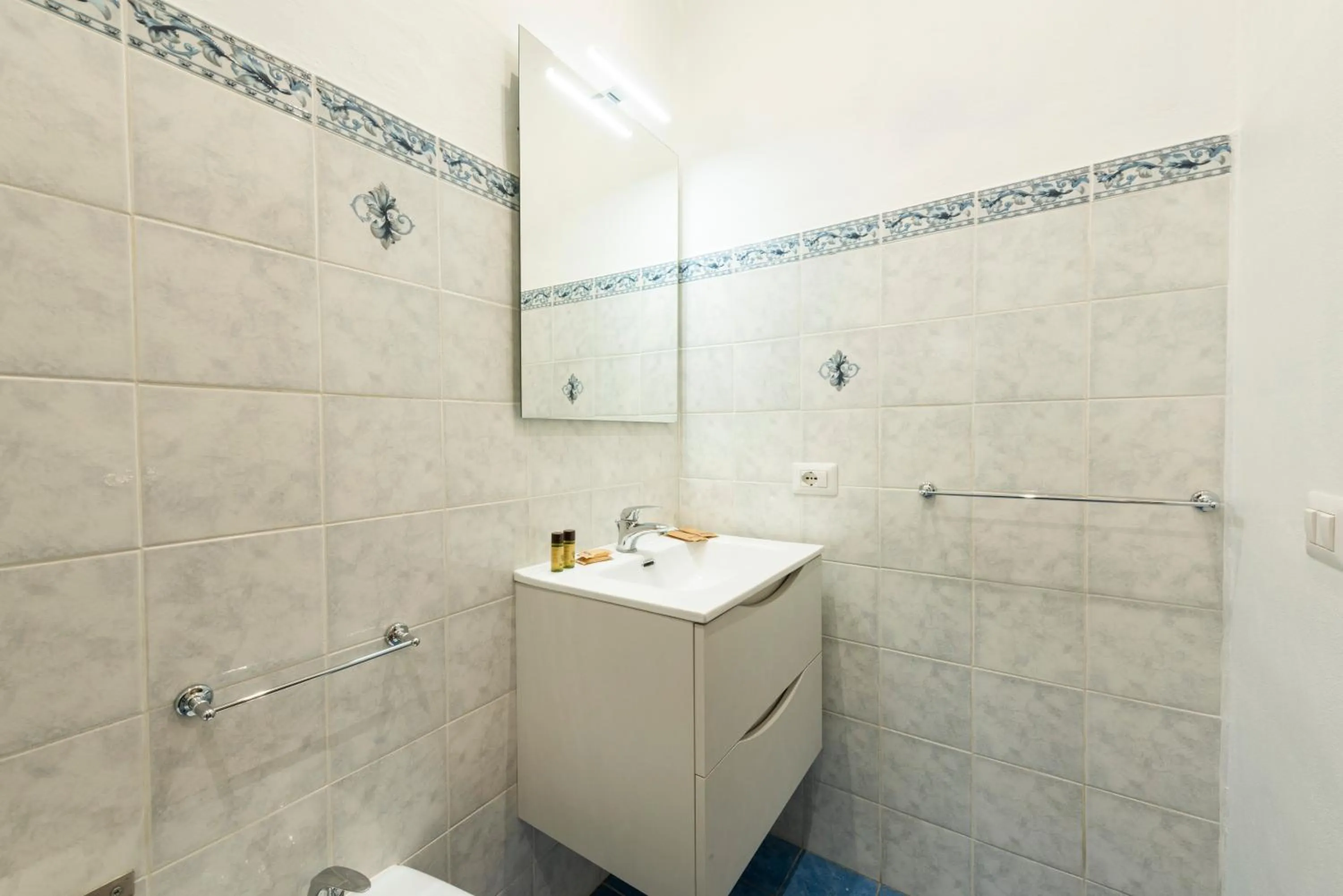 Bathroom in Santa Croce Palace by Mmega