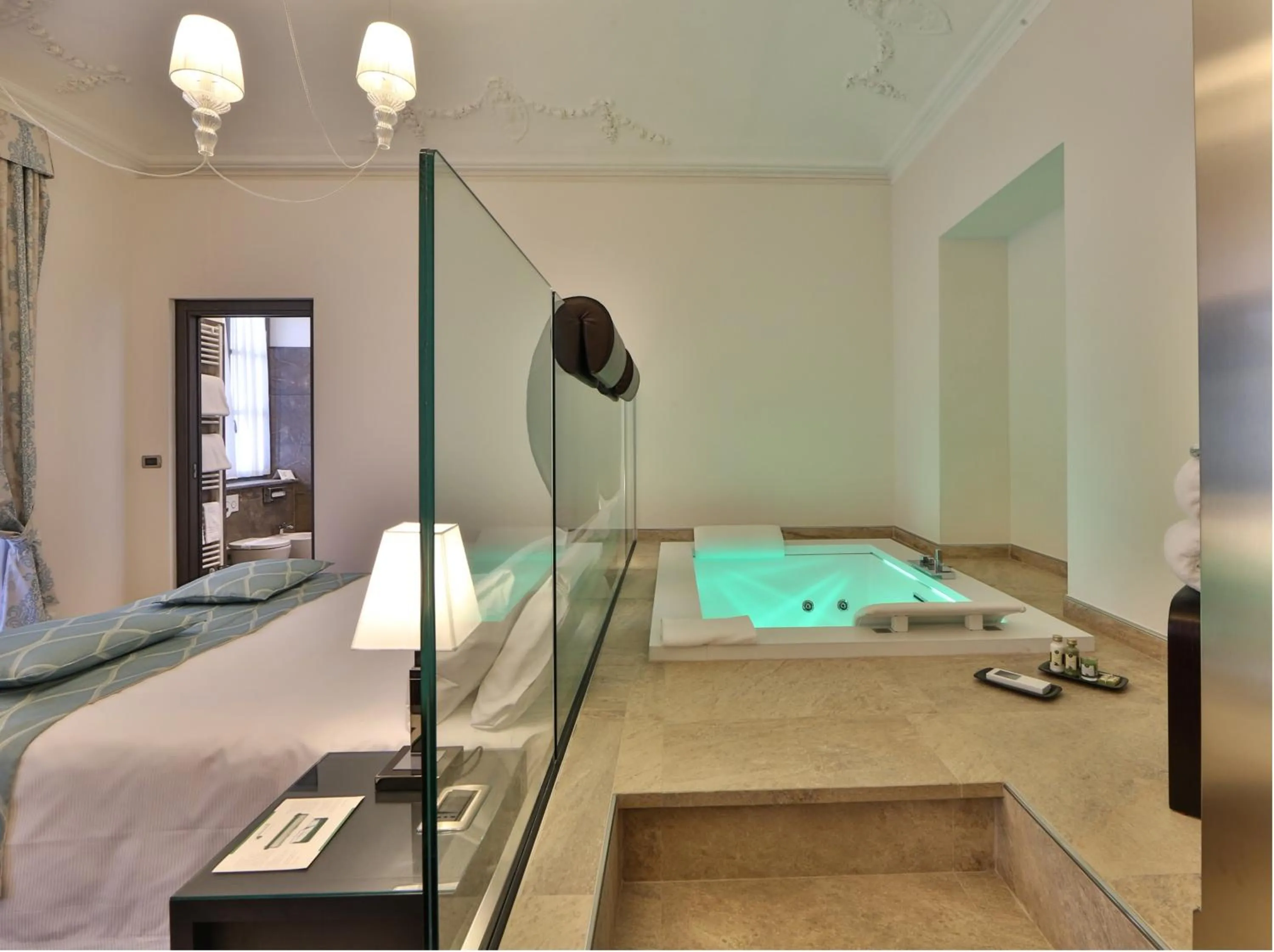 Hot Tub, Bed in Best Western Plus Hotel Genova