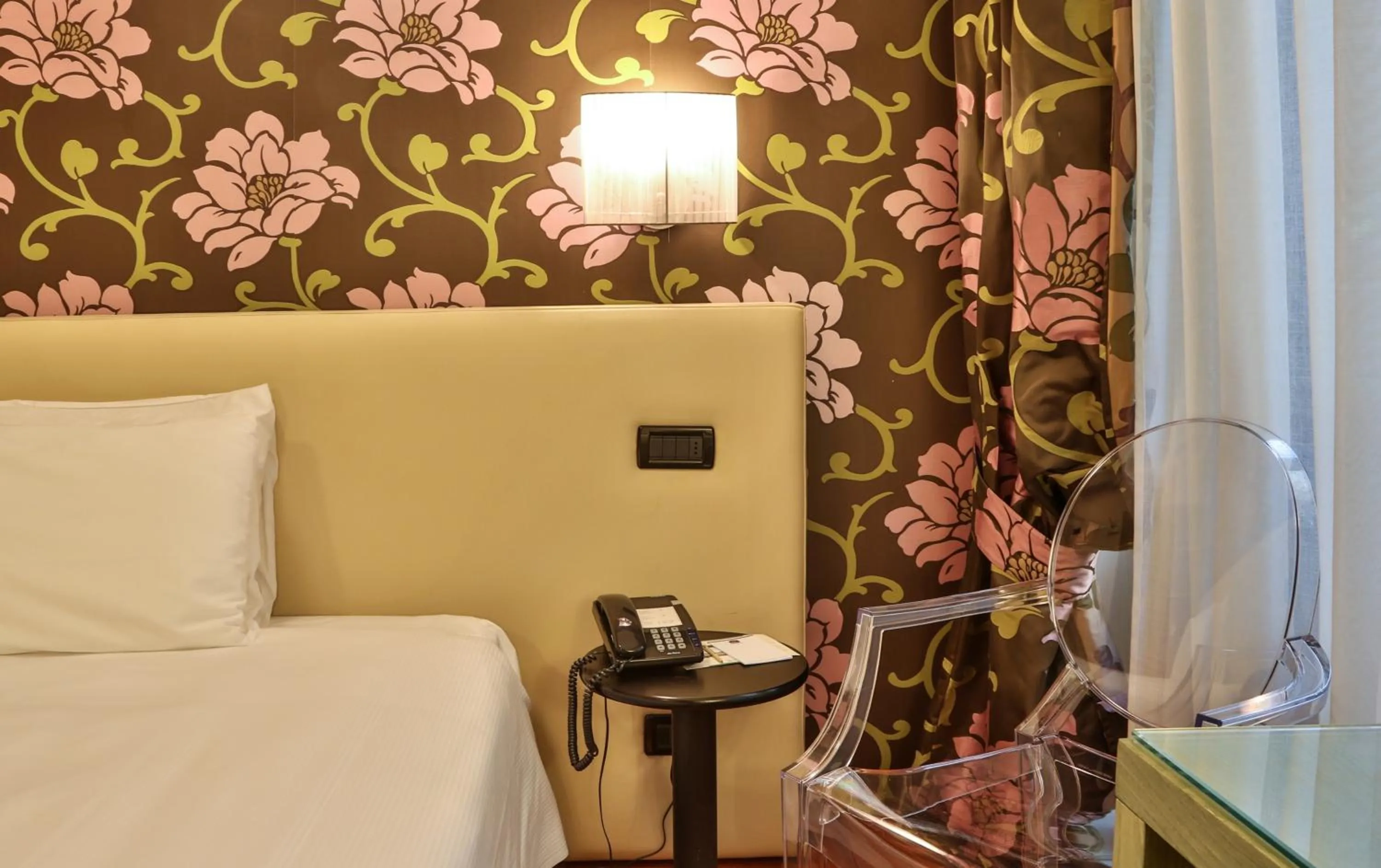 Bed in Best Western Plus Hotel Genova